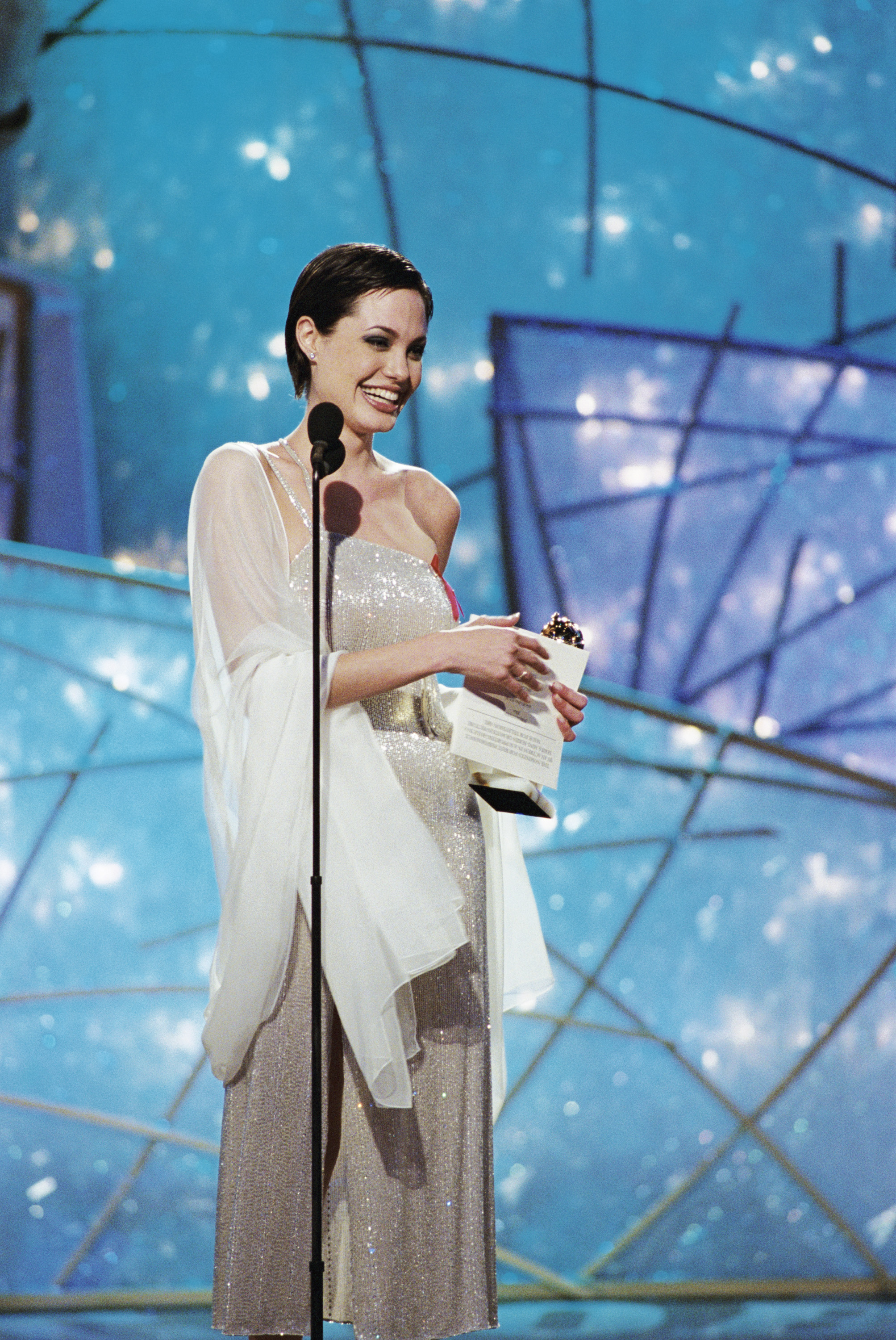 Angelina Jolie wins Best Supporting Actress for "George Wallace" at the 55th Annual Golden Globe Awards on January 18, 1998 | Source: Getty Images