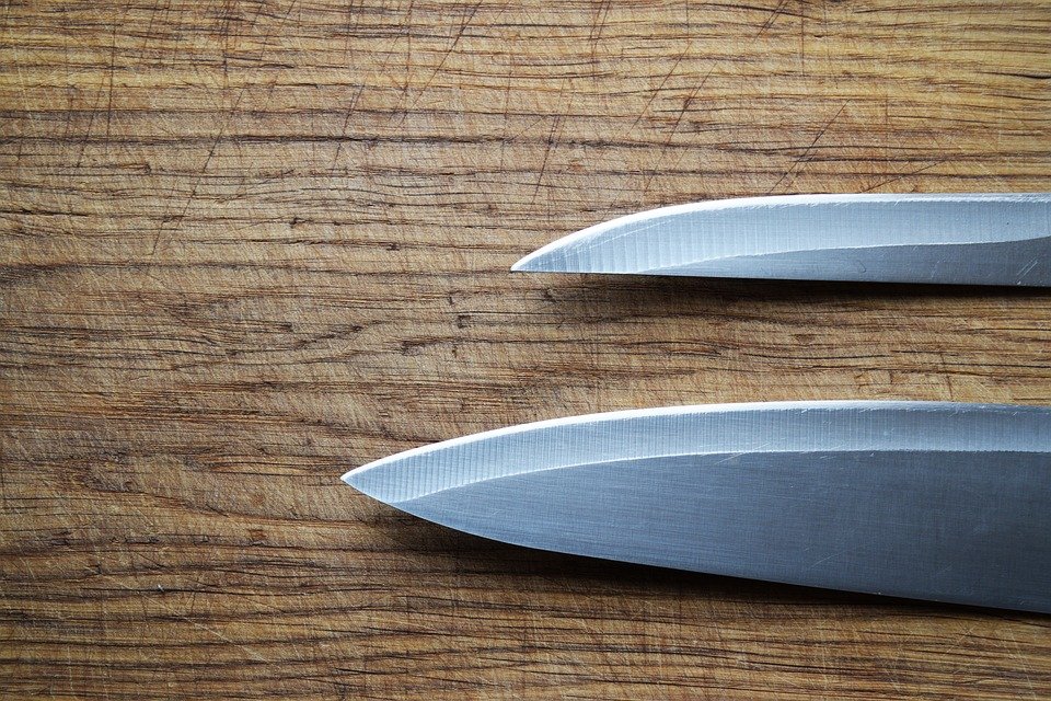 A photo of kitchen knives. | Photo: Pixabay 