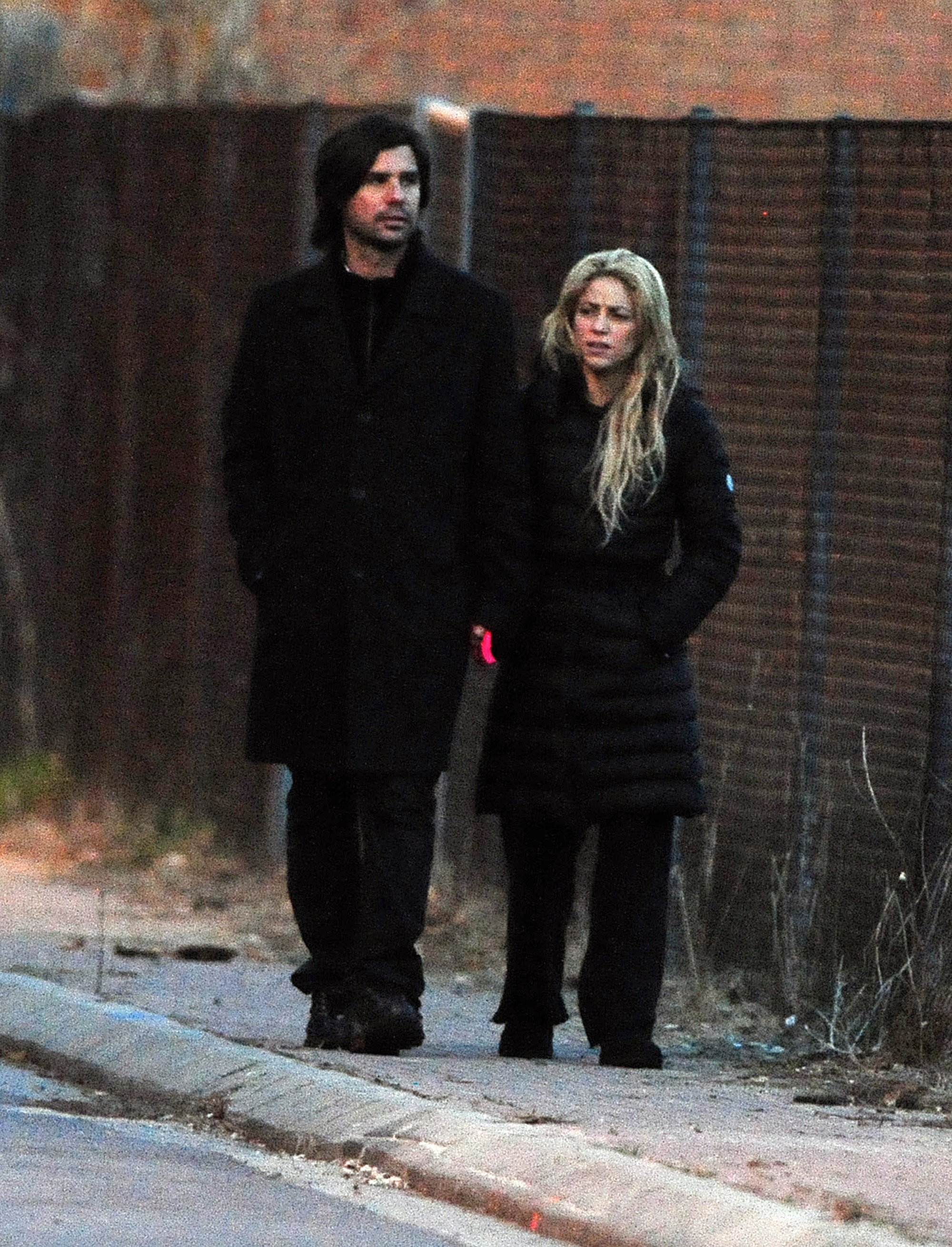 Shakira and Antonio De La Rua are seen taking a stroll on November 25, 2010, in Barcelona, Spain. | Source: Getty Images