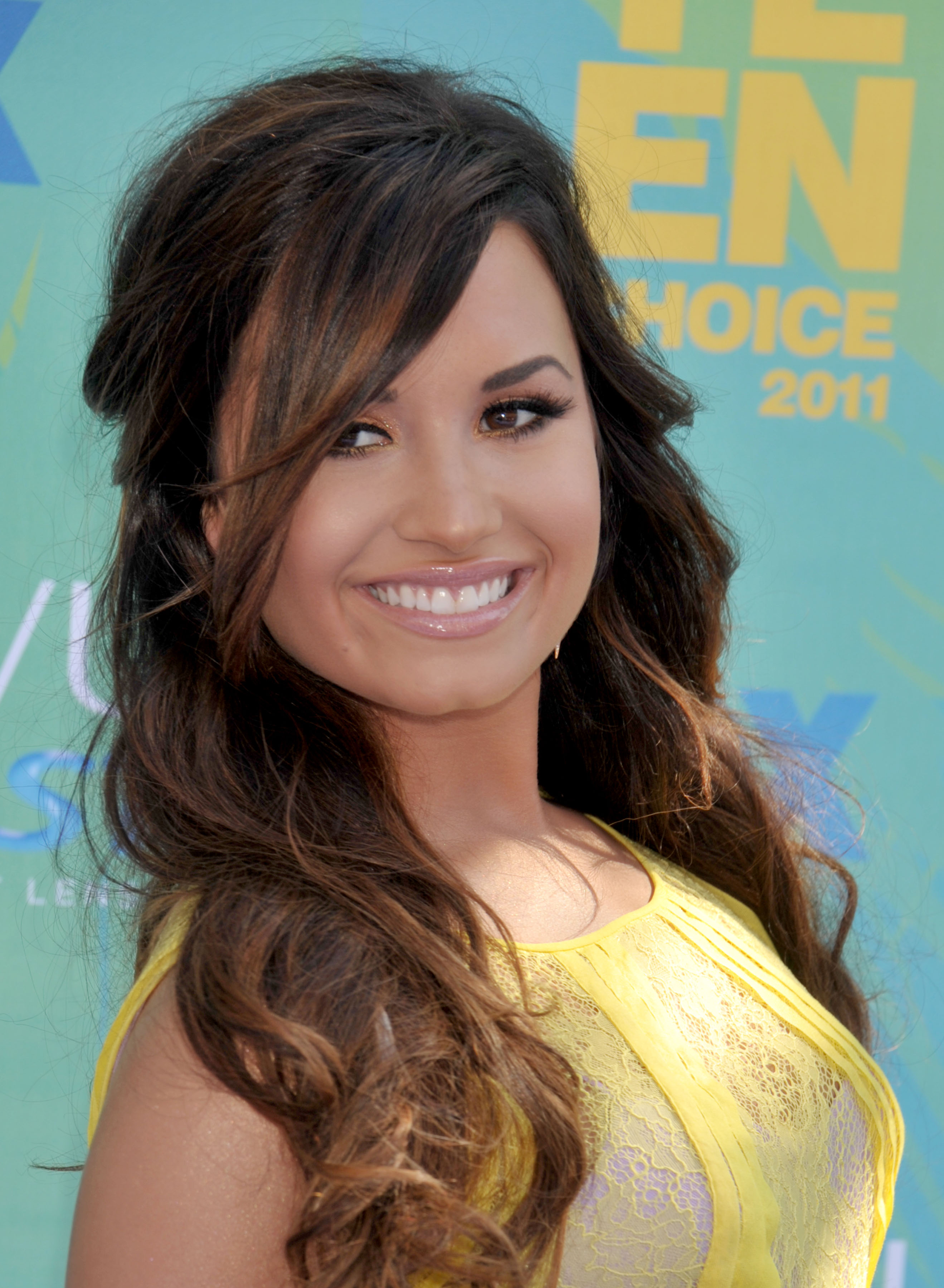 The singer arrives at Teen Choice 2011 at the Gibson Amphitheatre on August 7, 2011 | Source: Getty Images