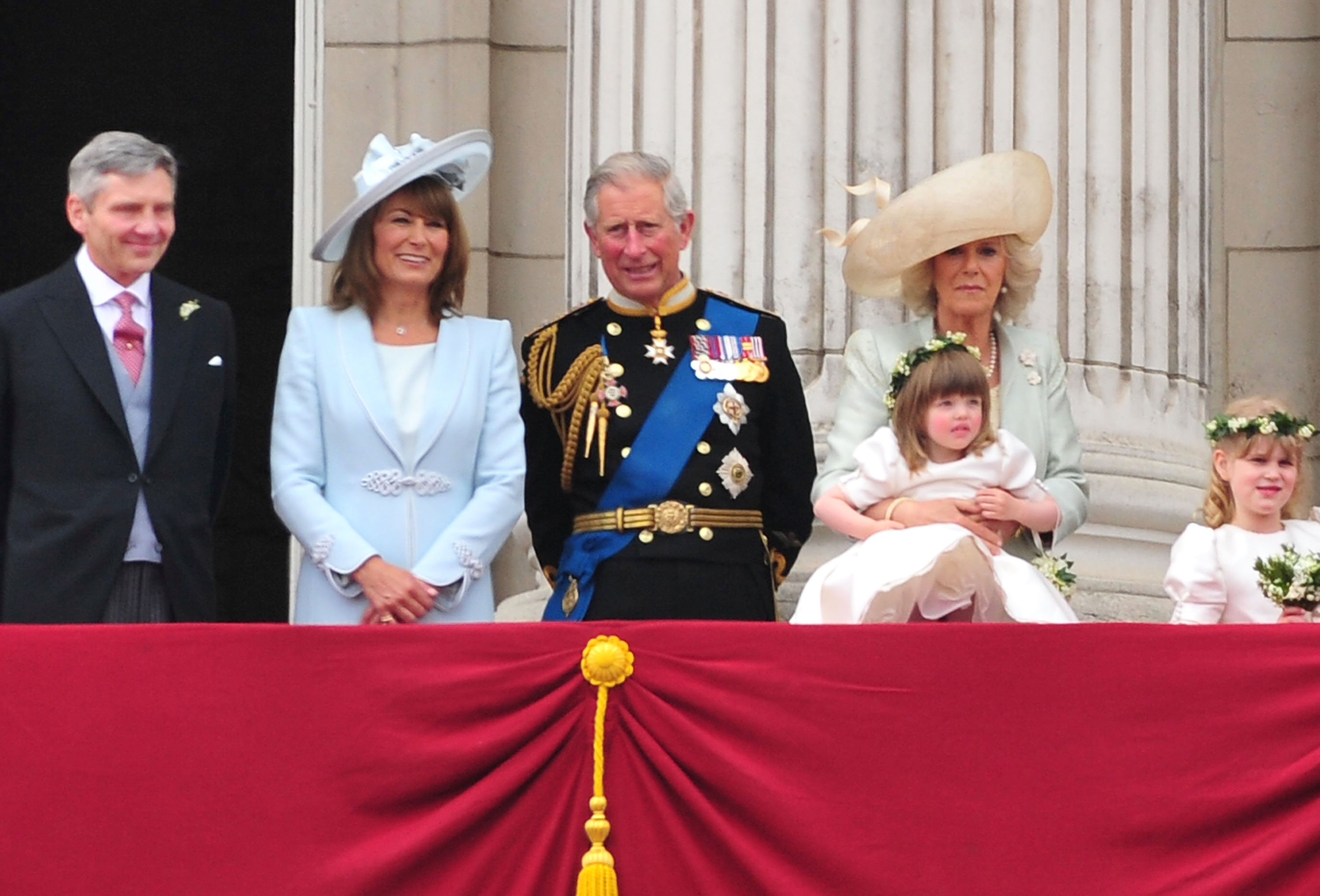 Michael Middleton, Carole Middleton, Eliza Lopes, King Charles, Queen Camilla, and Lady Louise Windsor greet crowd of admirers at the Buckingham Palace in London, England, on April 29, 2011. | Source: Getty Images