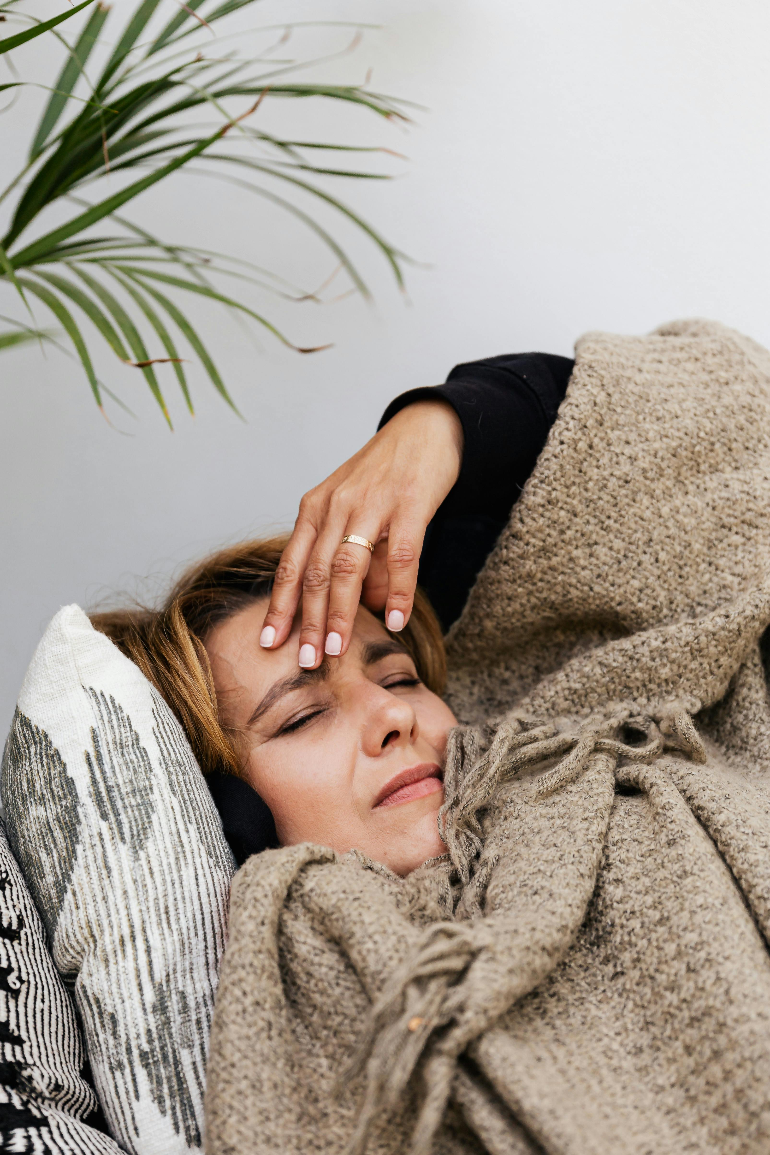 A sick-looking woman reclining in bed | Source: Pexels