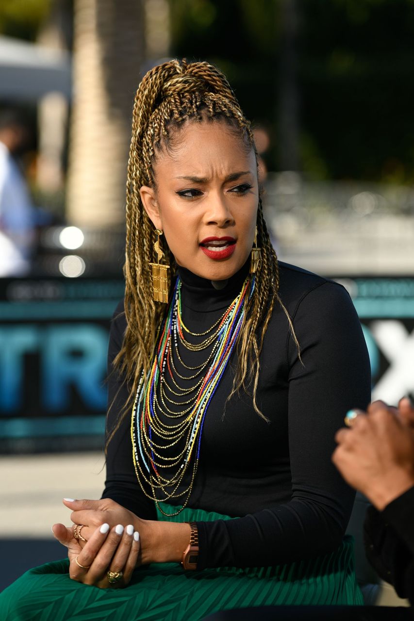 Amanda Seales visits "Extra" at Universal Studios Hollywood on February 11, 2019 in Universal City, California. | Source: Getty Images