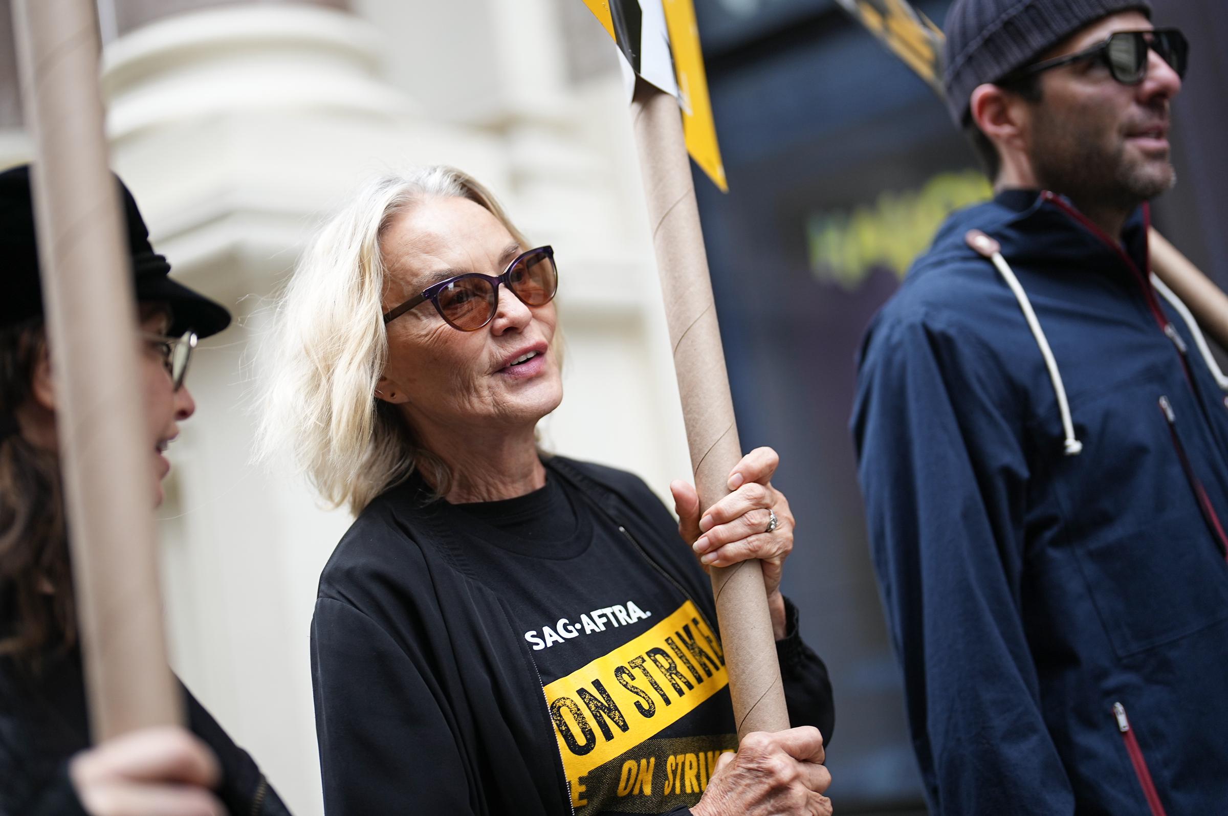 Jessica Lange joins SAG-AFTRA members on strike on October 30, 2023 in New York City | Source: Getty Images