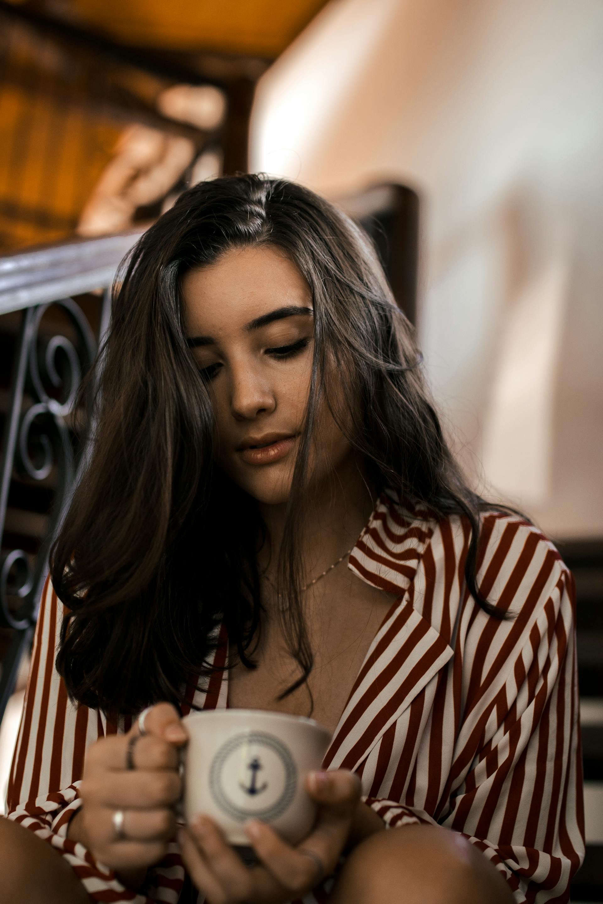 A thoughtful woman drinking coffee | Source: Pexels