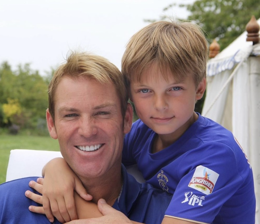 Damian Hurley with Shane Warne in a throwback photo, dated March 2022 | Source: Instagram/DamianHurley1