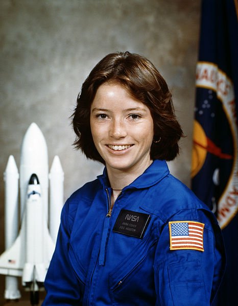 Portrait of Anna Lee Fisher in NASA uniform | Source: Wikimedia Commons