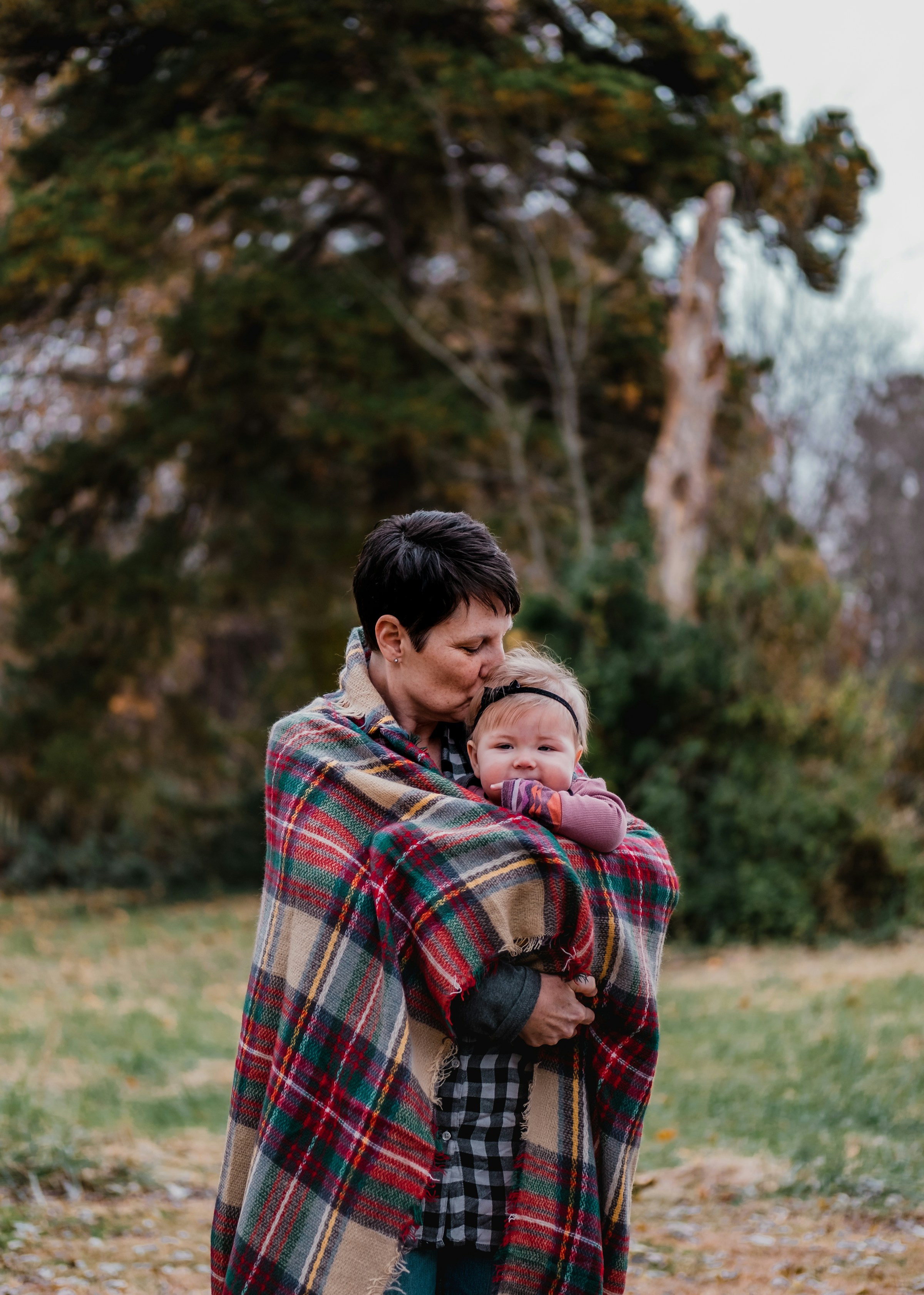 A woman carrying a baby | Source: Unsplash