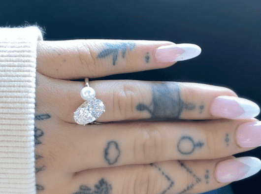 A look at Ariana Grande's engagement ring, which she posted in her engagement announcement on Instagram. | Photo: Instagram/arianagrande