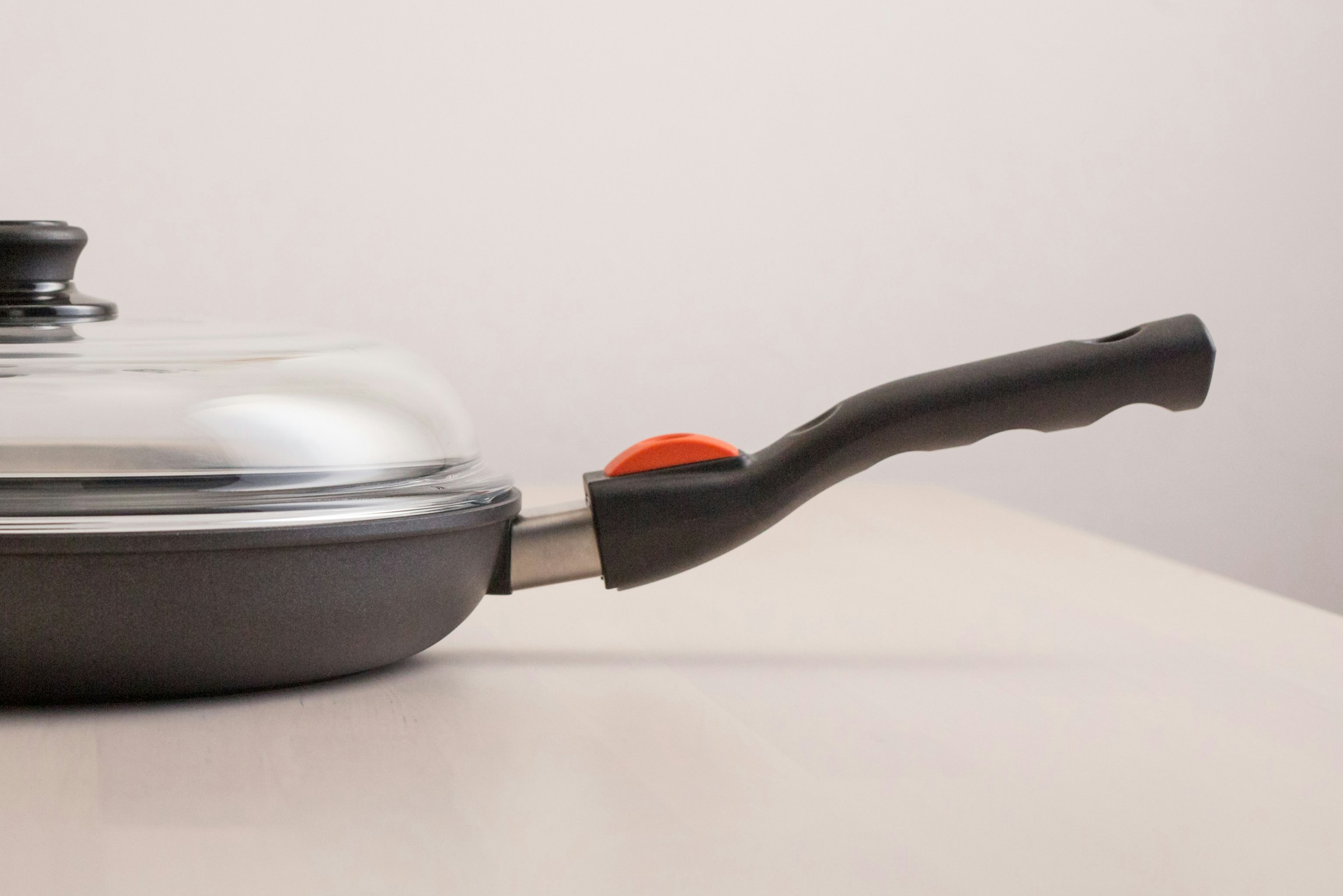 A close-up shot of a non-stick pan | Source: Unsplash