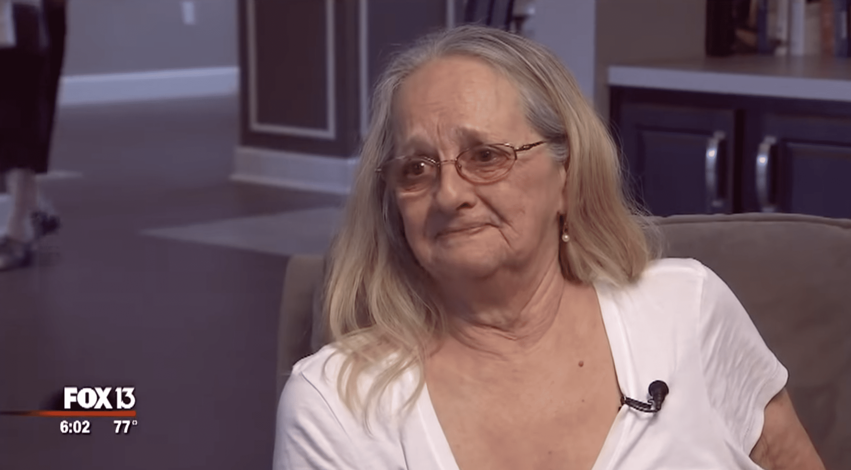 Connie Moultroup teilte mit, dass das DNA-Kit ihr geholfen habe, ihre leibliche Mutter zu finden. | Quelle: Youtube.com/FOX 13 Tampa Bay