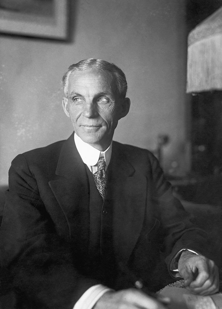 Henry Ford in his New York Hotel suite on Nov. 24, 1915, before setting sail on the peace ship, Oscar II | Photo: Getty Images