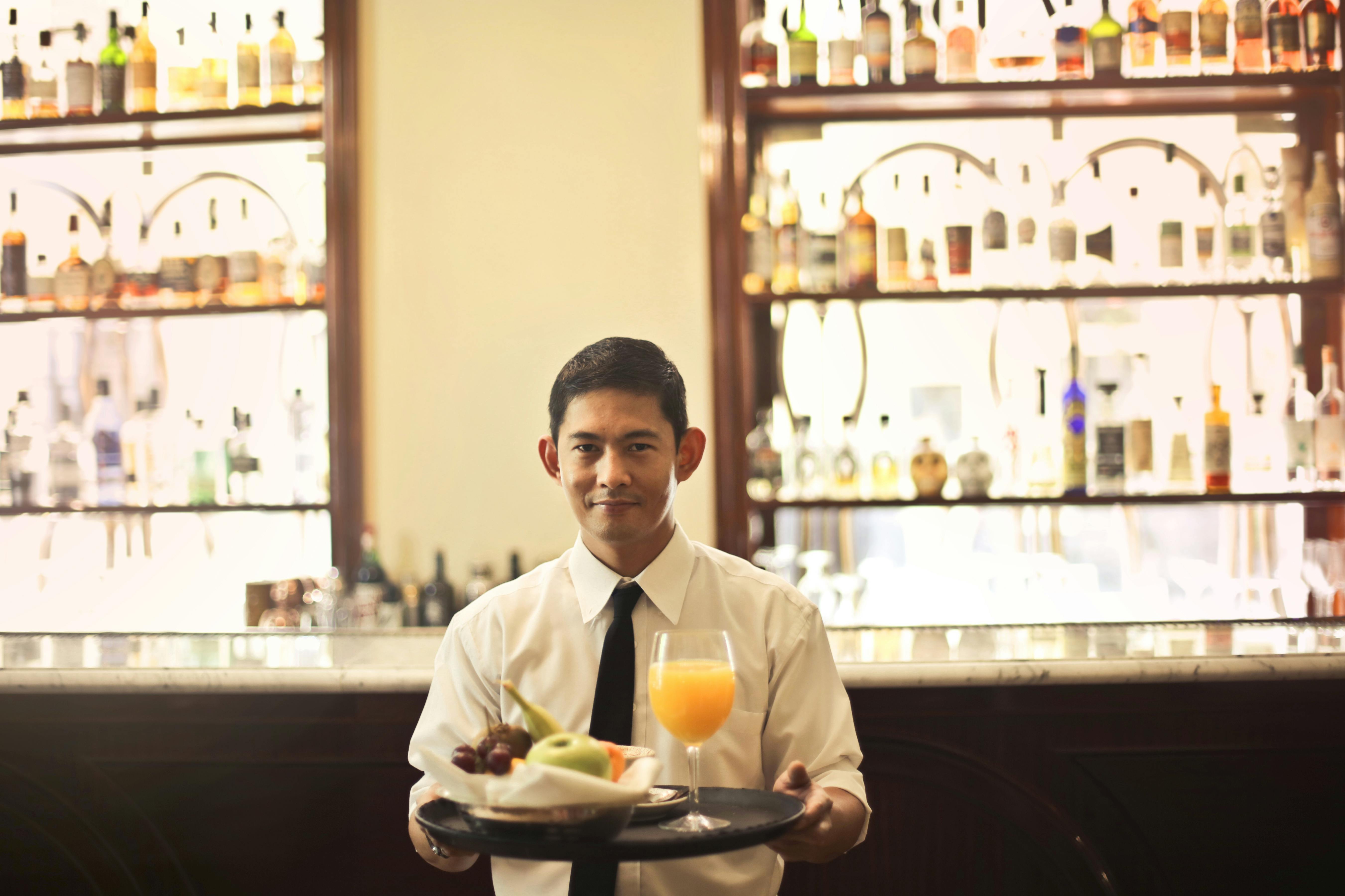 Waiter holding a serving tray | Source: Pexels