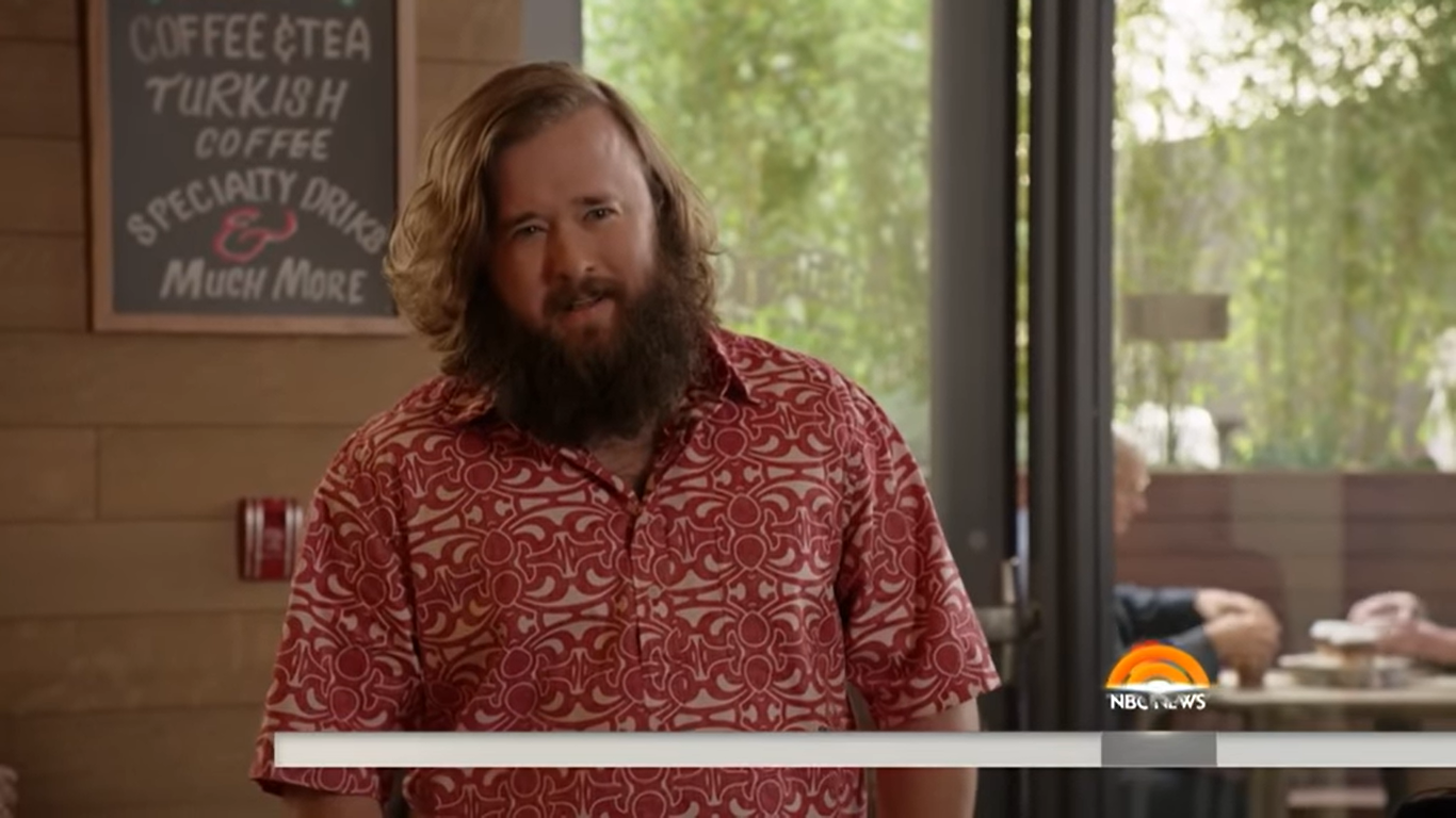 Haley Osment on the set of "Silicon Valley," 2017 | Source: YouTube/Today
