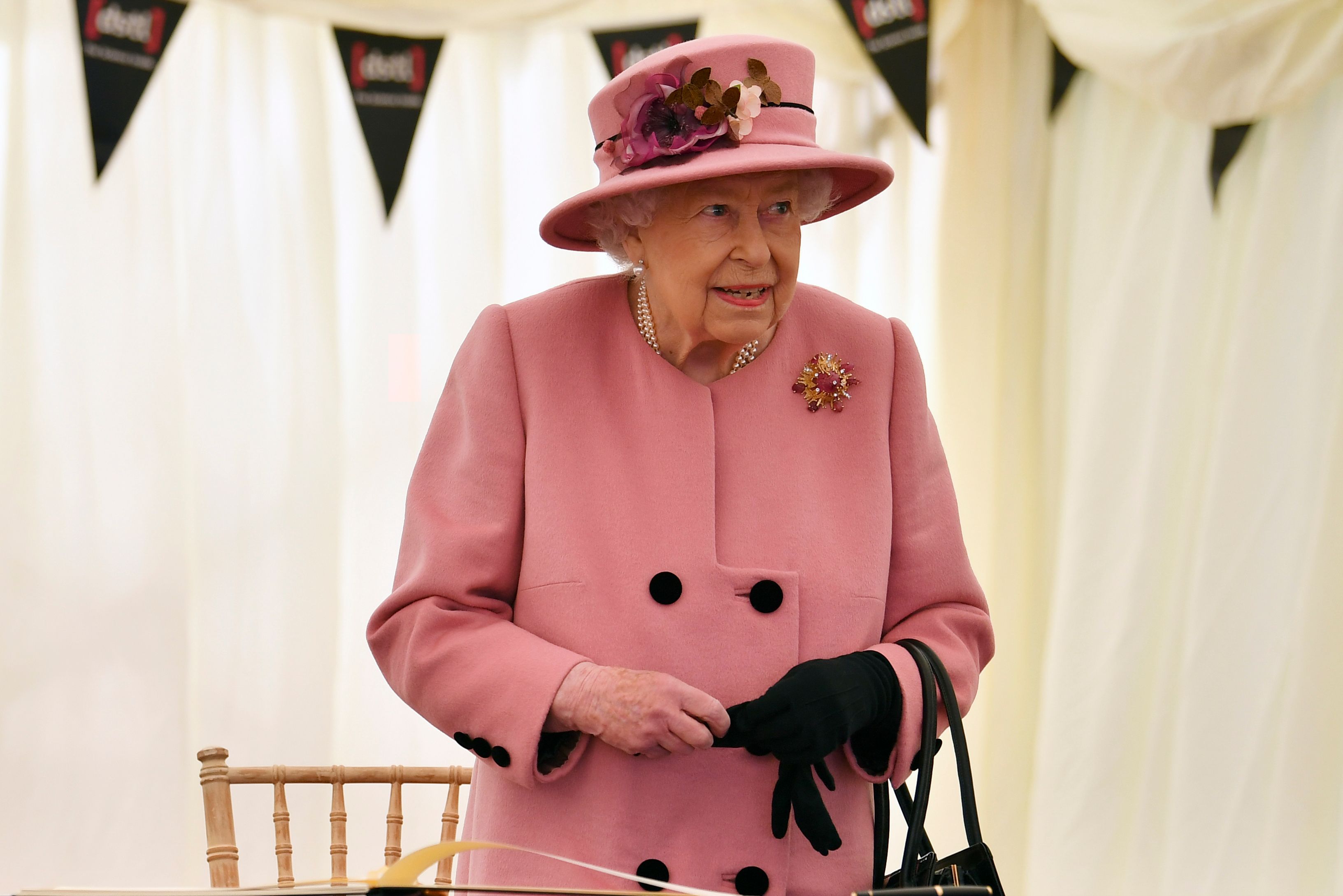 Queen Elizabeth II during her visit to the Defence Science and Technology Laboratory (Dstl) at Porton Down science park on October 15, 2020 | Photo: Getty Images