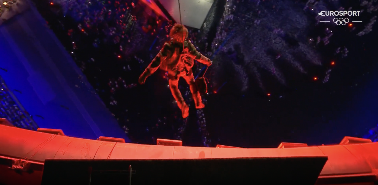 Tom Cruise leaping off the stadium's roof during the closing ceremony of the Paris Olympics, posted on August 12, 2024 | Source: YouTube/Eurosport