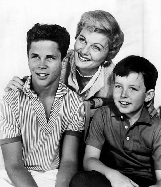 The Cleaver family from the television program "Leave it to Beaver." | Photo: Wikimedia Commons