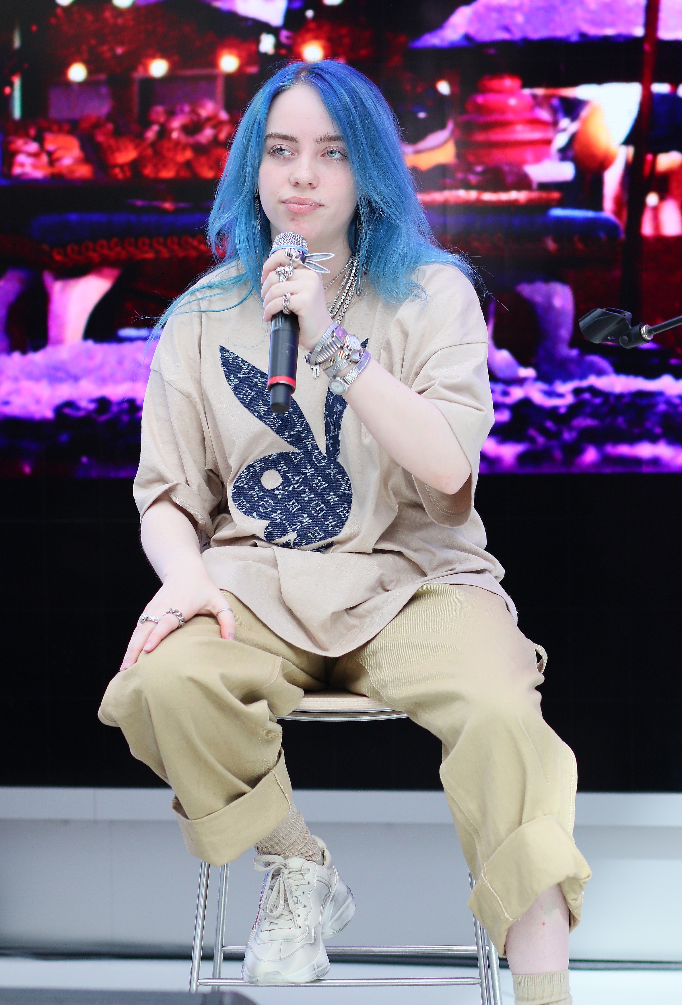 Billie Eilish kicks off Apple Holiday campaign with a performance at the Apple Third Street Promenade in Santa Monica, California, on November 20, 2018. | Source: Getty Images