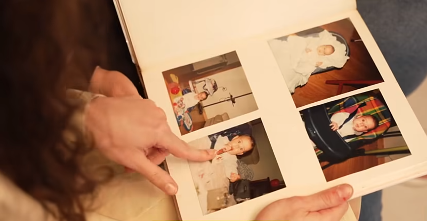 Noelia Castillo Ramos showing pictures of her childhood | Source: Facebook/Antena 3 Noticias