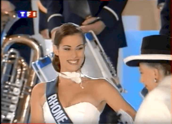 Ariana Quatrefages lors du concours Miss France 2000. l Source : YouTube/Miss & Cie Ariana Quatrefages lors du concours Miss France 2000. l Source : YouTube/Miss & Cie