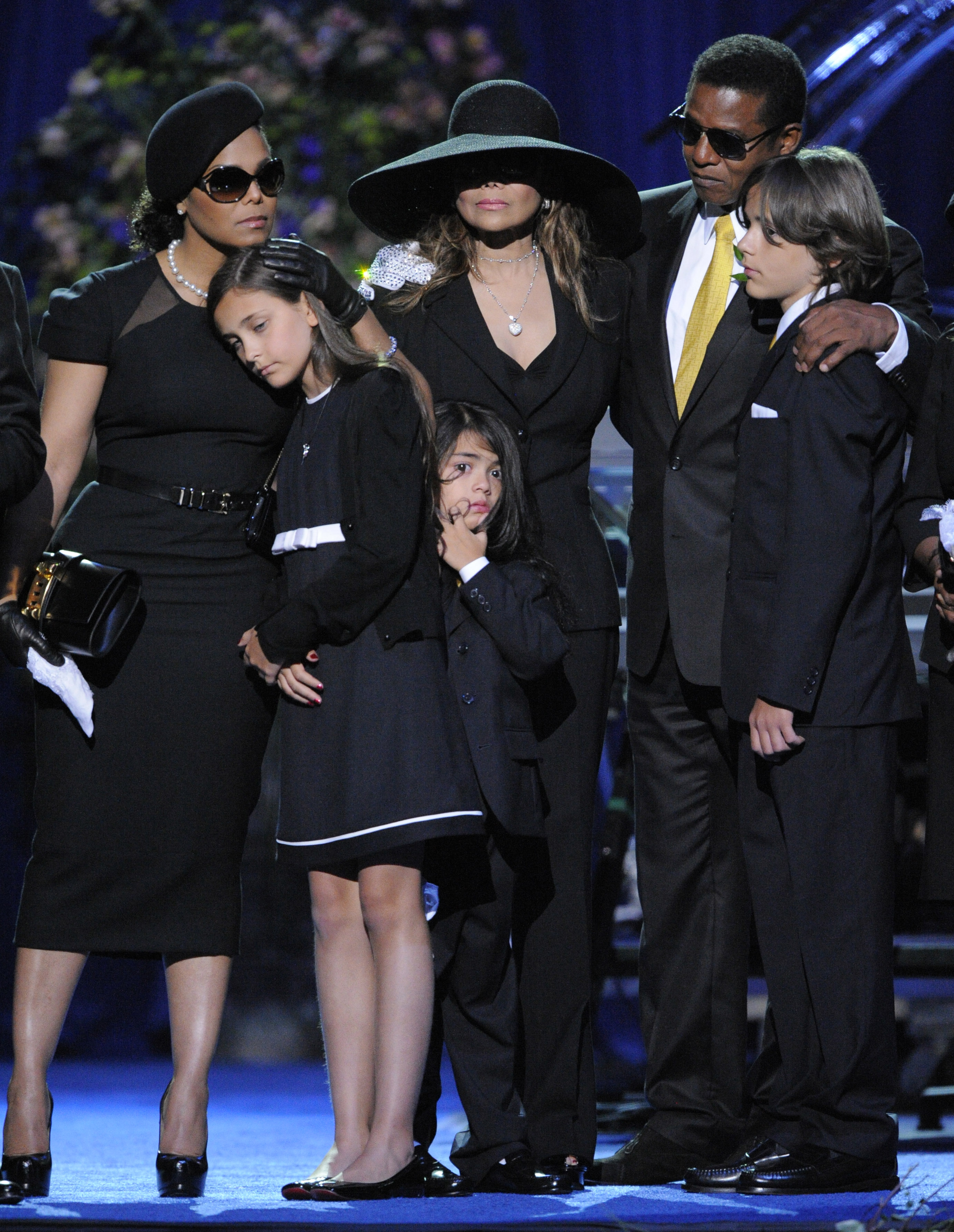 Janet Jackson, Paris Jackson, Prince Michael II, La Toya Jackson, Jackie Jackson and Prince Michael at Michael Jackson's memorial service at Staples Center on July 7, 2009 in Los Angeles, California. | Source: Getty Images