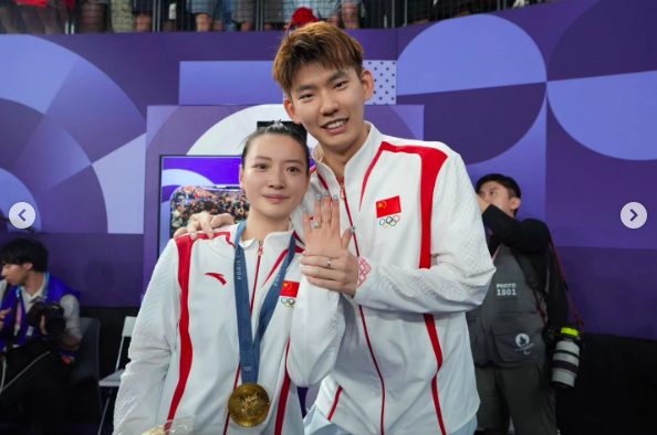 Huang Ya Qiong and Liu Yuchen posing for a picture during the Paris Olympics, posted on August 3, 2024 | Source: Instagram/hyq28