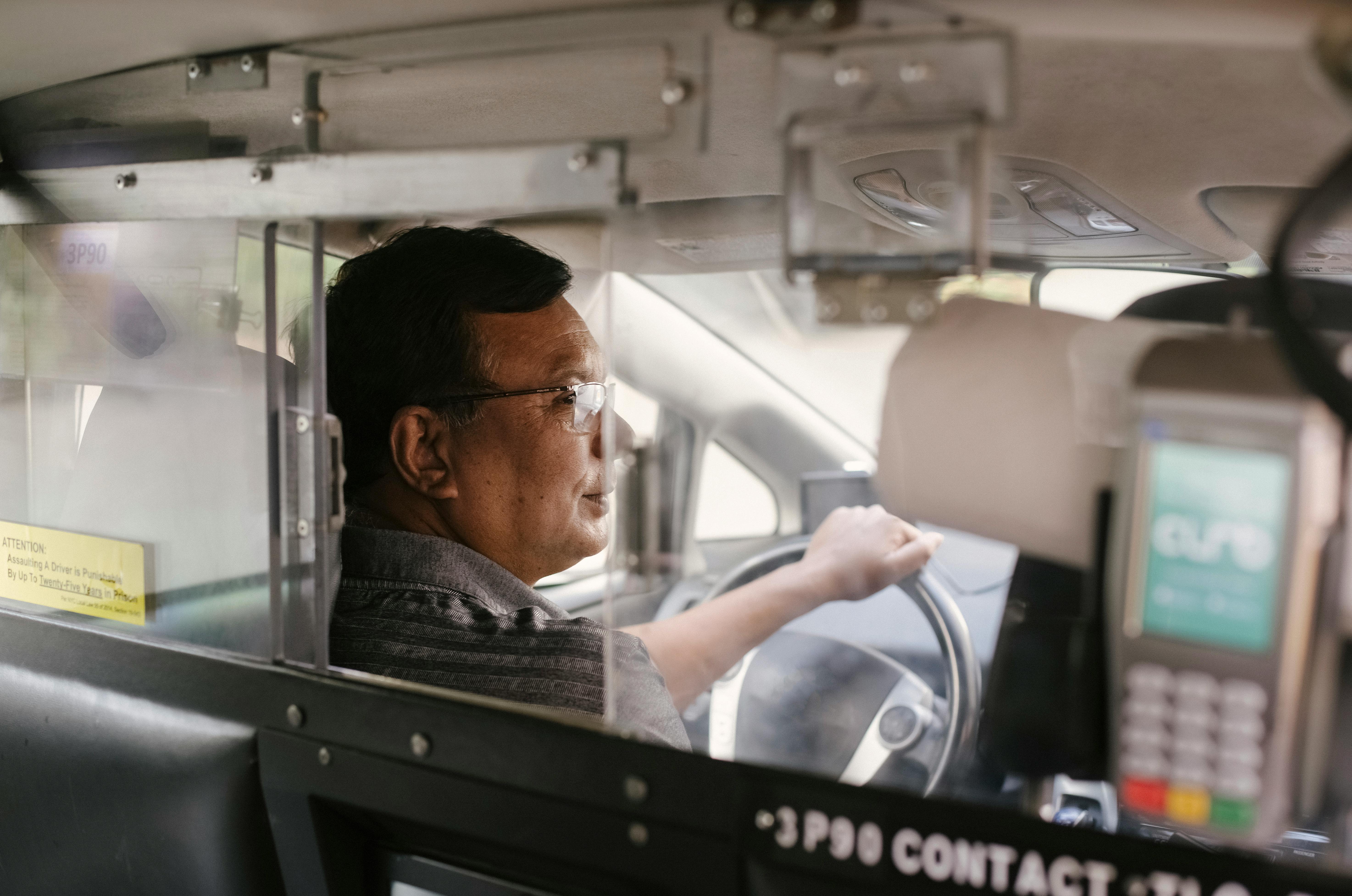 A mature taxi driver | Source: Pexels