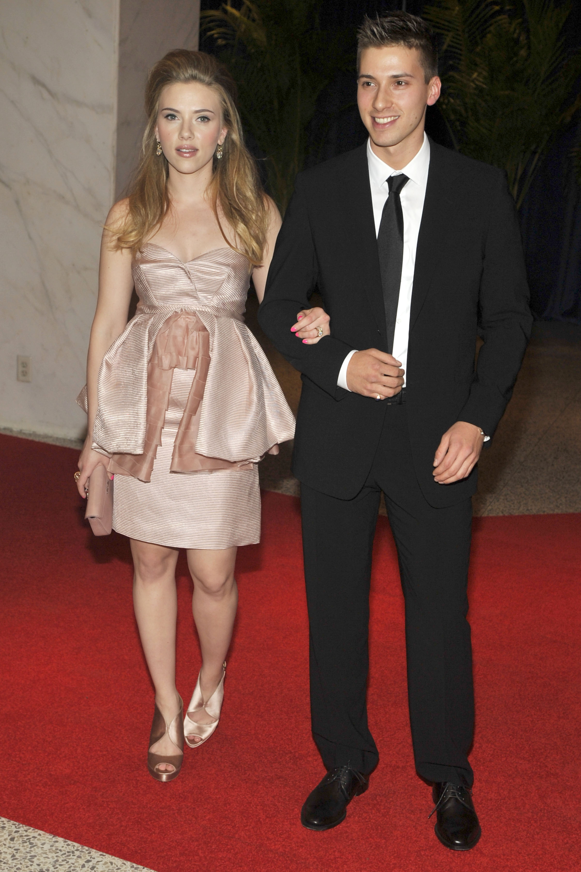 Scarlett and Hunter Johansson at The 2010 White House Correspondent's Dinner on May 1, 2010, in Washington, DC. | Source: Getty Images