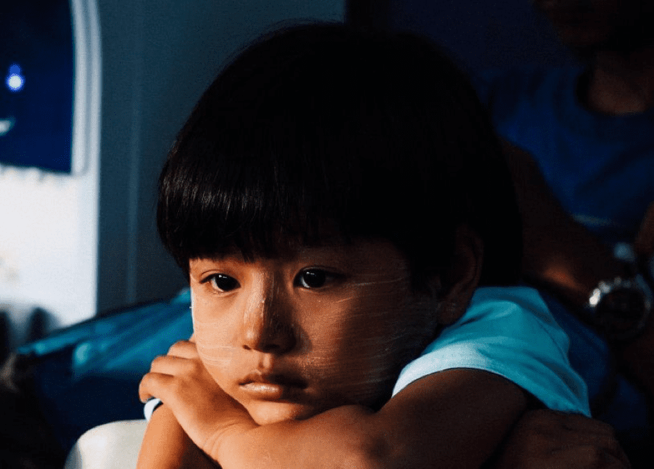 Der Junge im Bett nebenan war sehr traurig. | Quelle: Unsplash