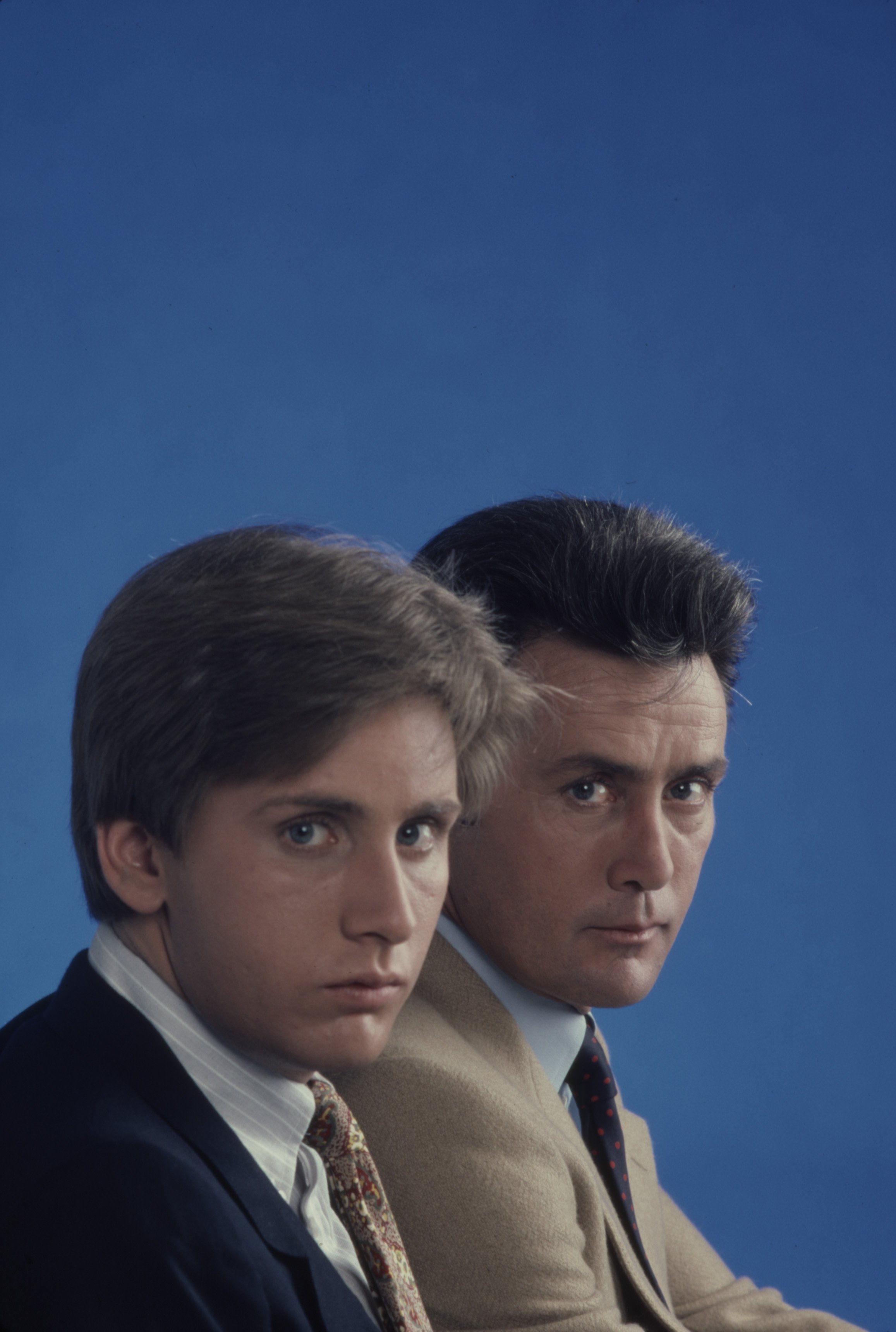 Emilio Estevez, Martin Sheen: Werbefoto für den ABC-Fernsehfilm "In the Custody of Strangers" von 1982 | Quelle: Getty Images
