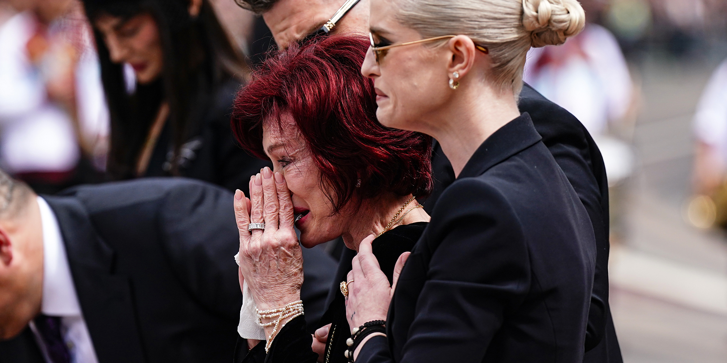 Kelly and Sharon Osbourne | Source: Getty Images