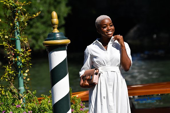 Tia Taylor arriver à l'Excelsior lors de la 77e Mostra de Venise. |Photo : Getty Images