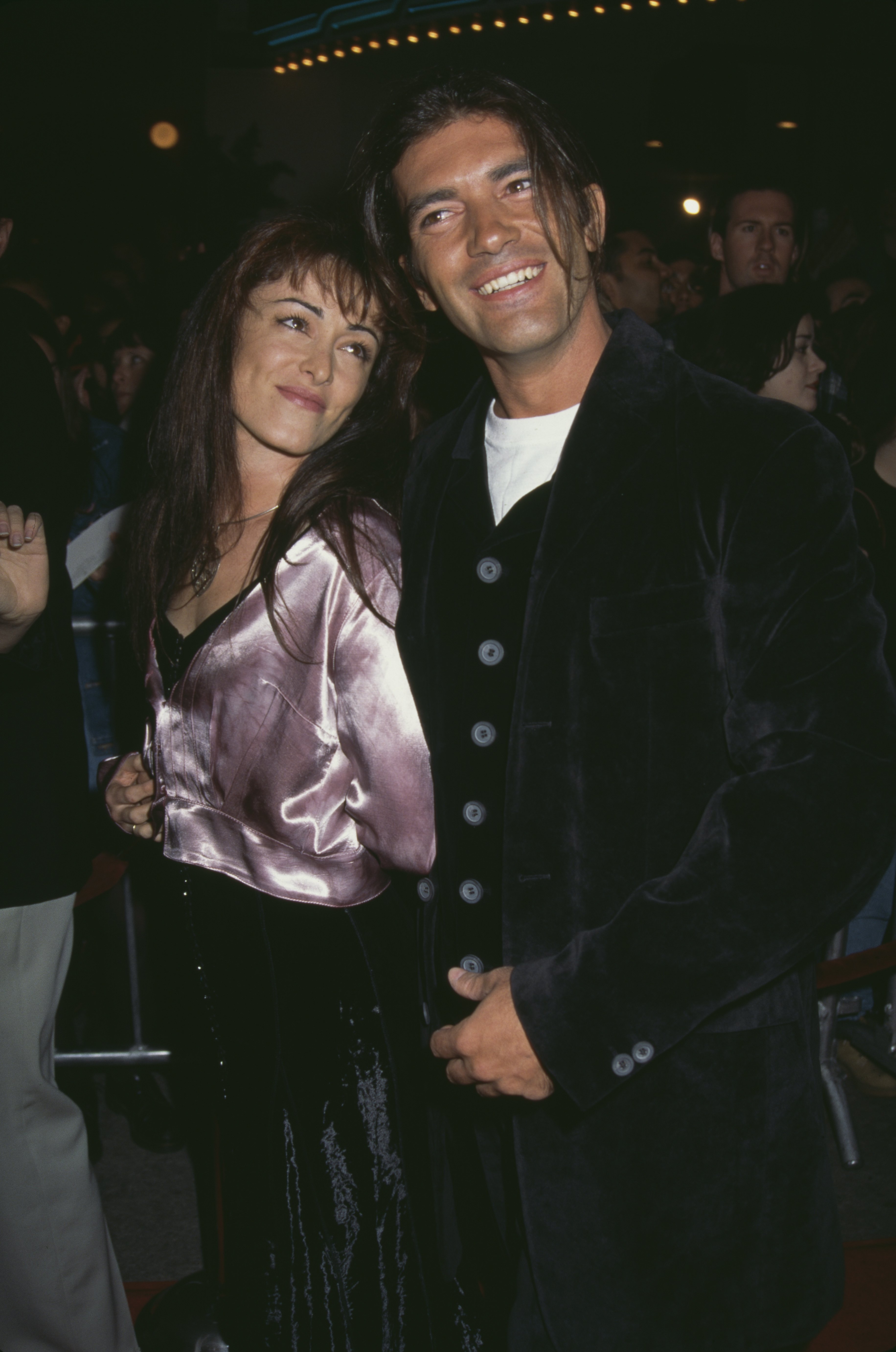 Antonio Banderas and Ana Leza are pictured during the "Interview With A Vampire" Los Angeles Premiere at Mann's Village Theater on November 9, 1994, in Westwood, California | Source: Getty Images