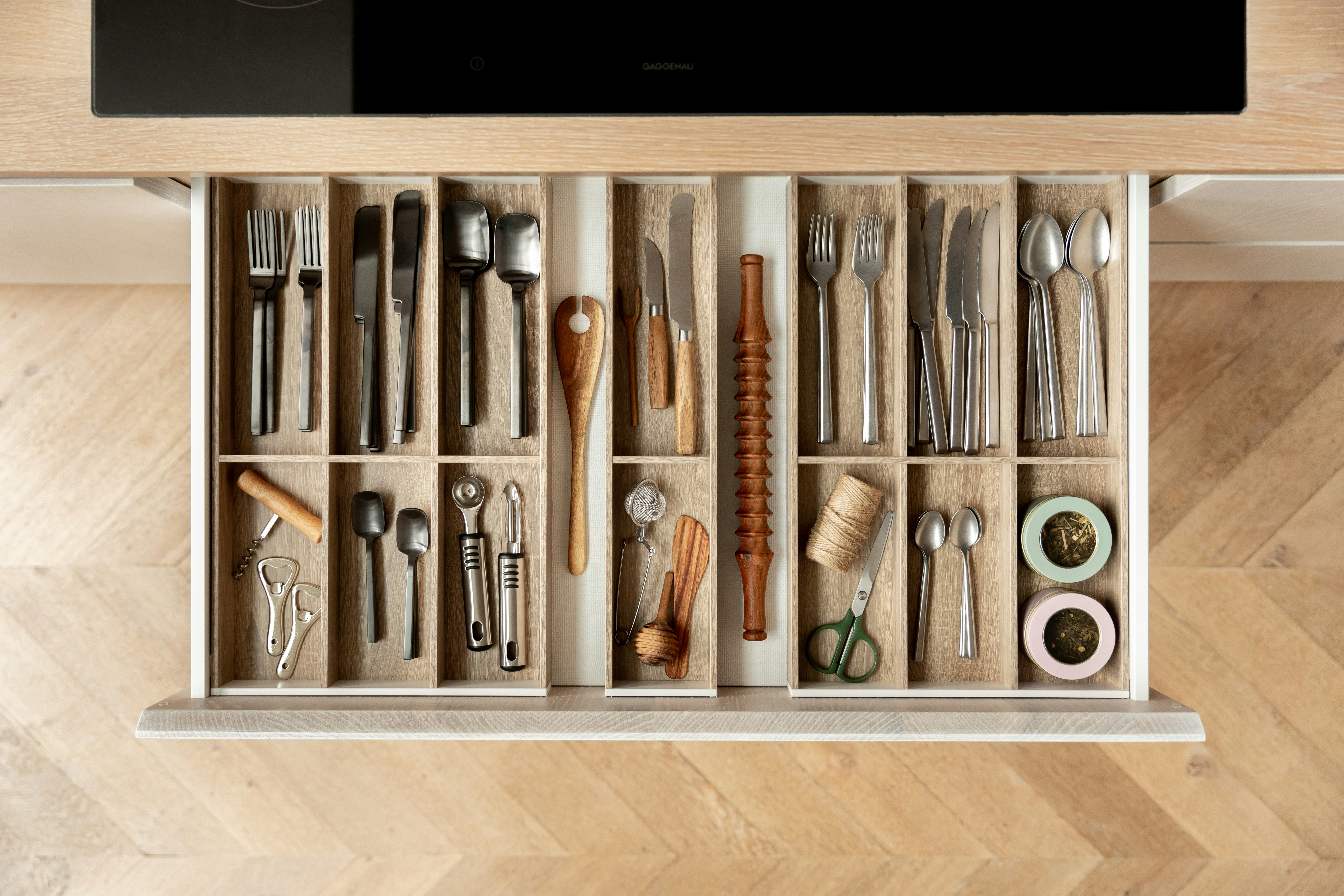 Kitchen drawer organizer | Source: Unsplash