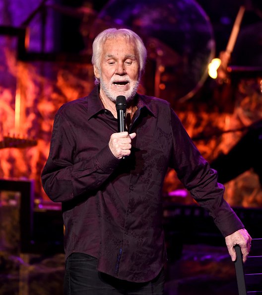 Kenny Rogers at the Civic Arts Plaza on June 30, 2016 in Thousand Oaks, California. | Photo: Getty Images