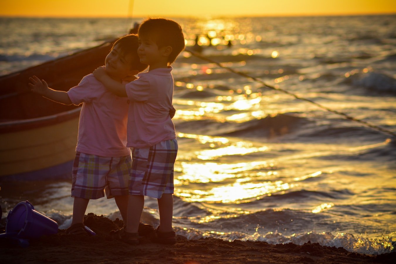 Growing up identical | Source: Unsplash