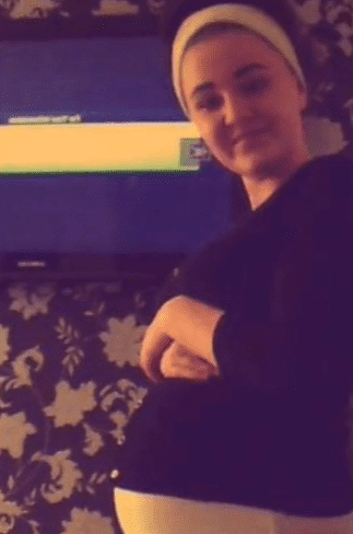 Lois McIntyre pregnant as a teenager. | Source: tiktok.com/homelifewithlois