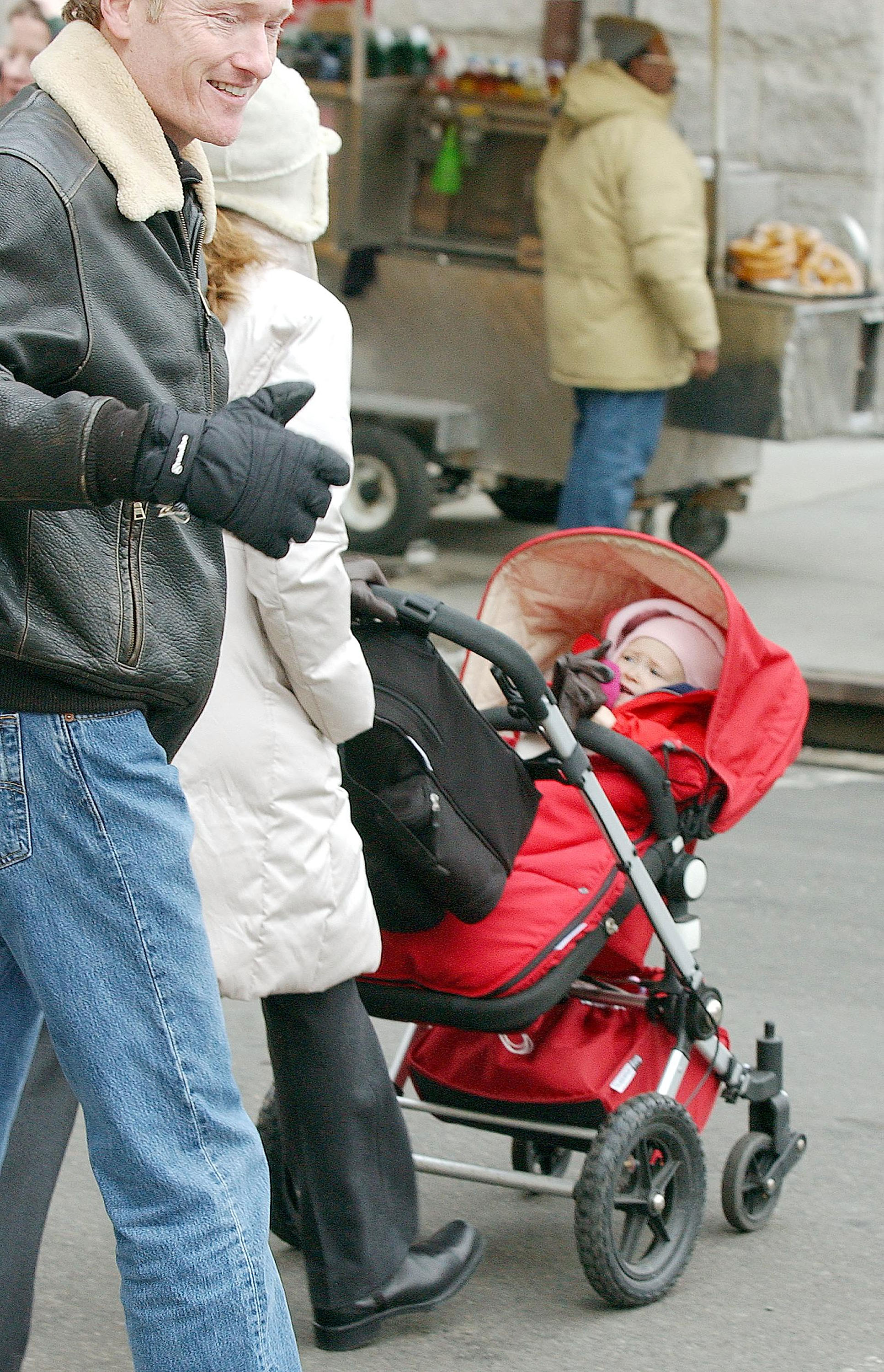 Conan, Liza and Neve O'Brien spotted at Central Park west on February 26, 2005, in New York City. | Source: Getty Images