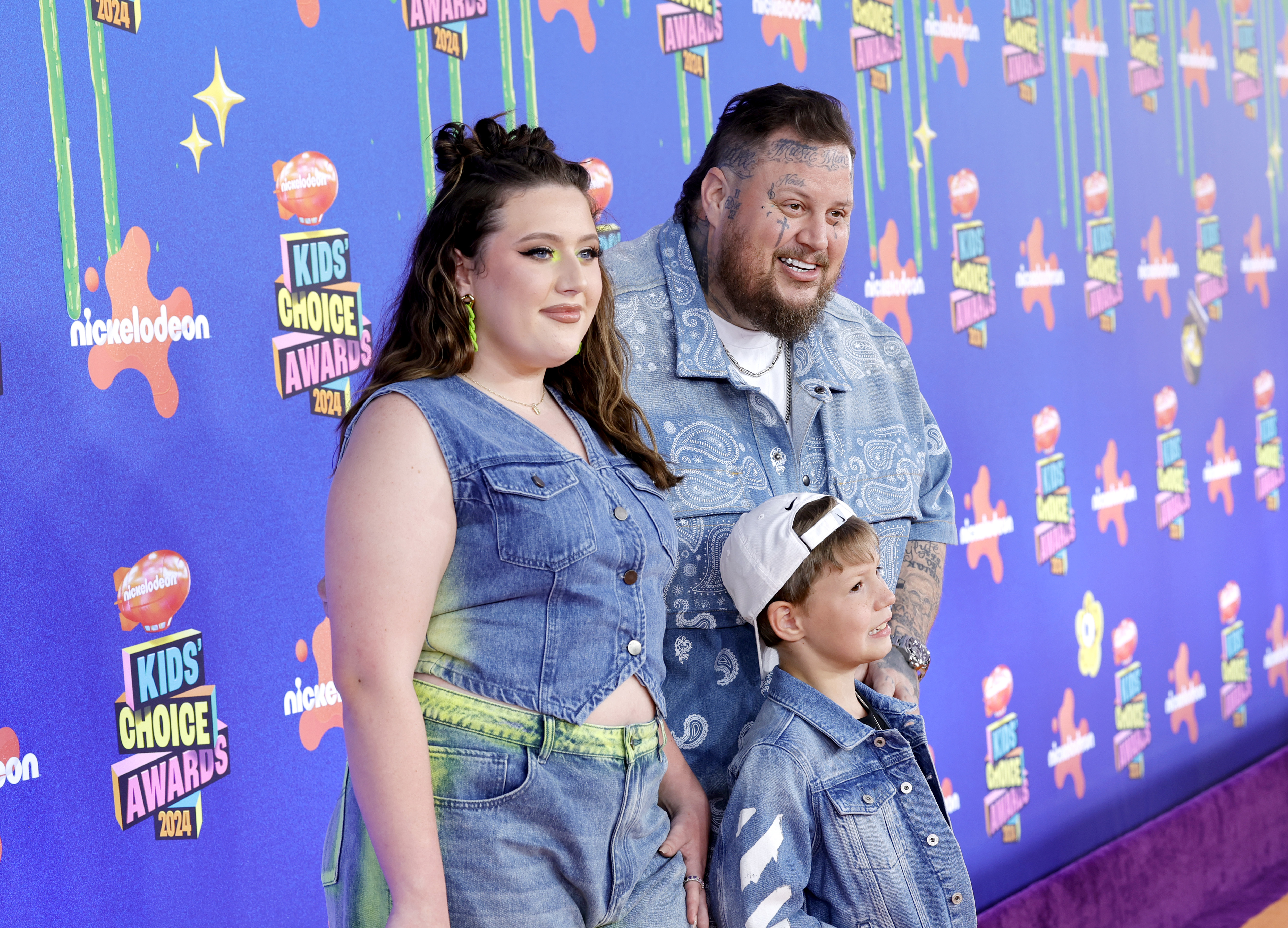 Bailee Ann DeFord, Jelly Roll, and Noah "Buddy" DeFord at the Nickelodeon Kids' Choice Awards on July 13, 2024, in Santa Monica, California | Source: Getty Images