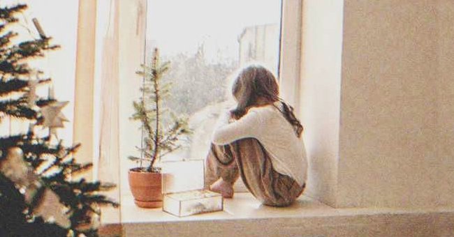 Sue sat by the window and waited for her mother to return. | Source: Shutterstock