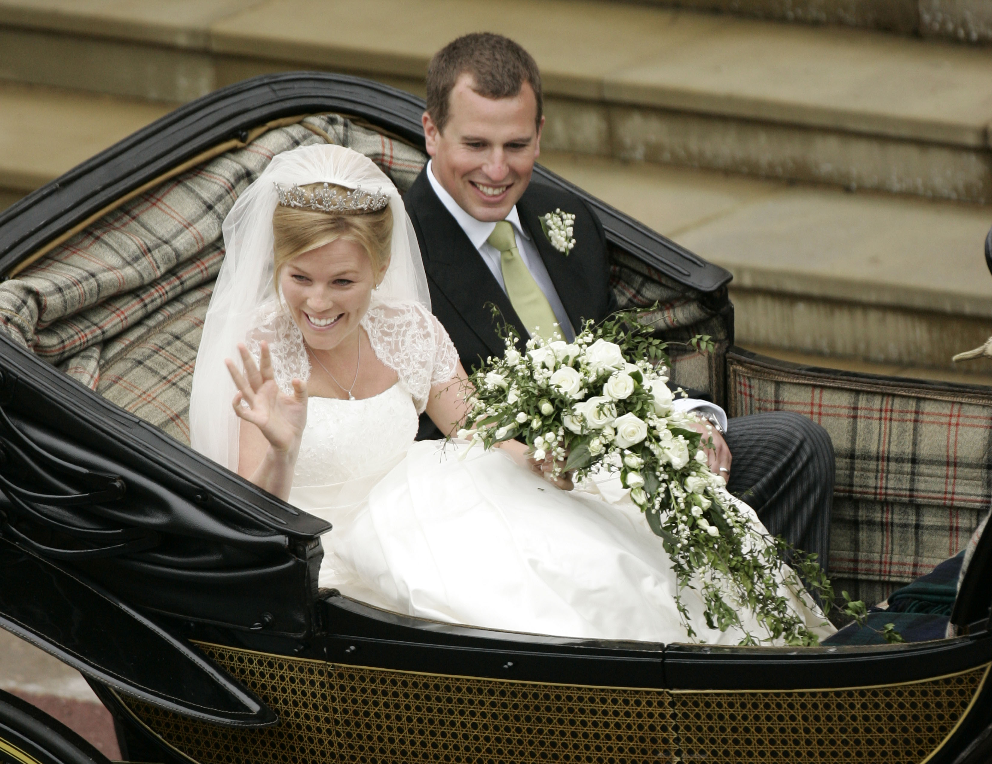 Peter Phillips and Autumn Kelly leave in an open carriage following their wedding at St. George's Chapel on 17 May 2008 in Windsor, England. | Source: Getty Images