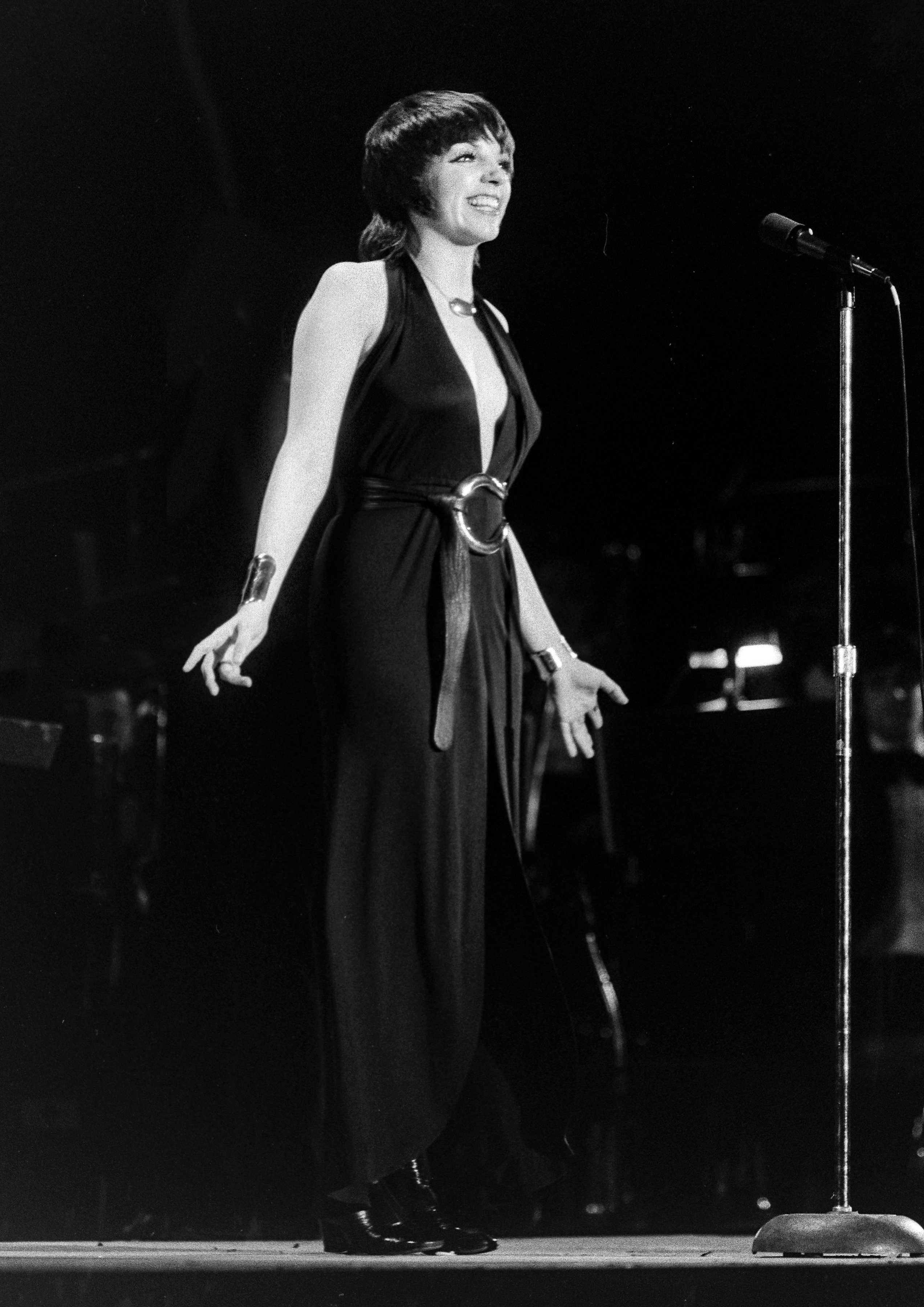   Liza Minnelli, 7 Ekim 1973'te Boston'daki Boston Music Hall'da performans sergiliyor. |  Kaynak: Getty Images 