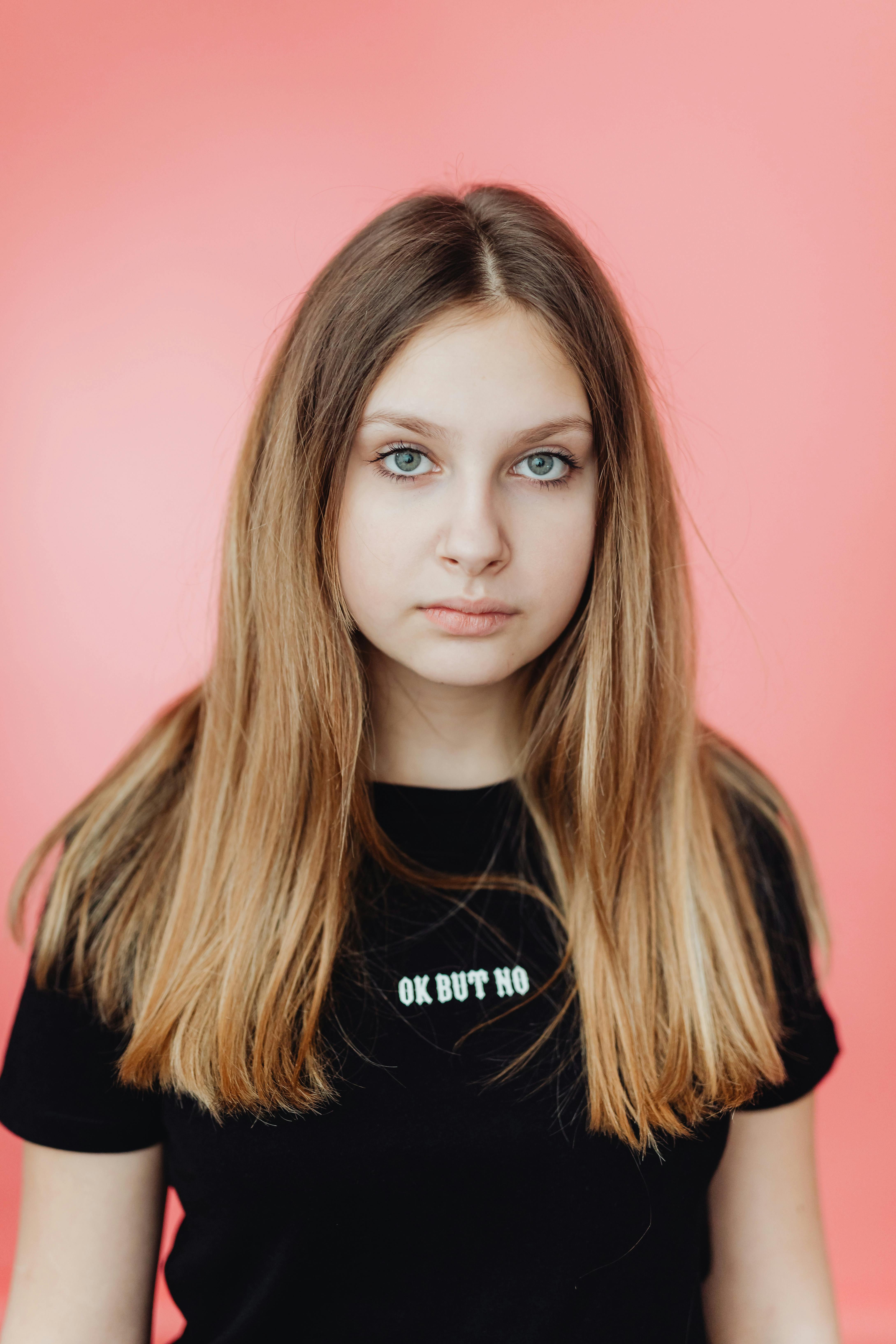 A serious teenage girl | Source: Pexels