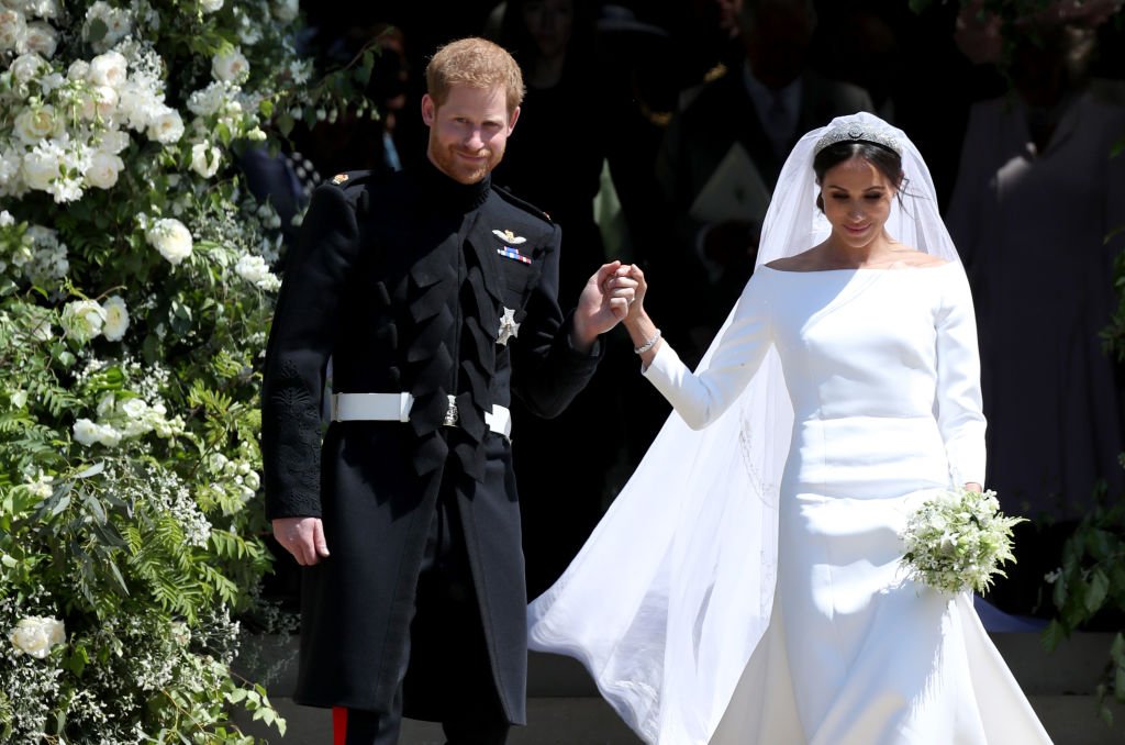 Le prince Harry et Meghan Markle quittent la chapelle St George au château de Windso. | Photo : Getty Images Le prince Harry et Meghan Markle quittent la chapelle St George au château de Windso. | Photo : Getty Images
