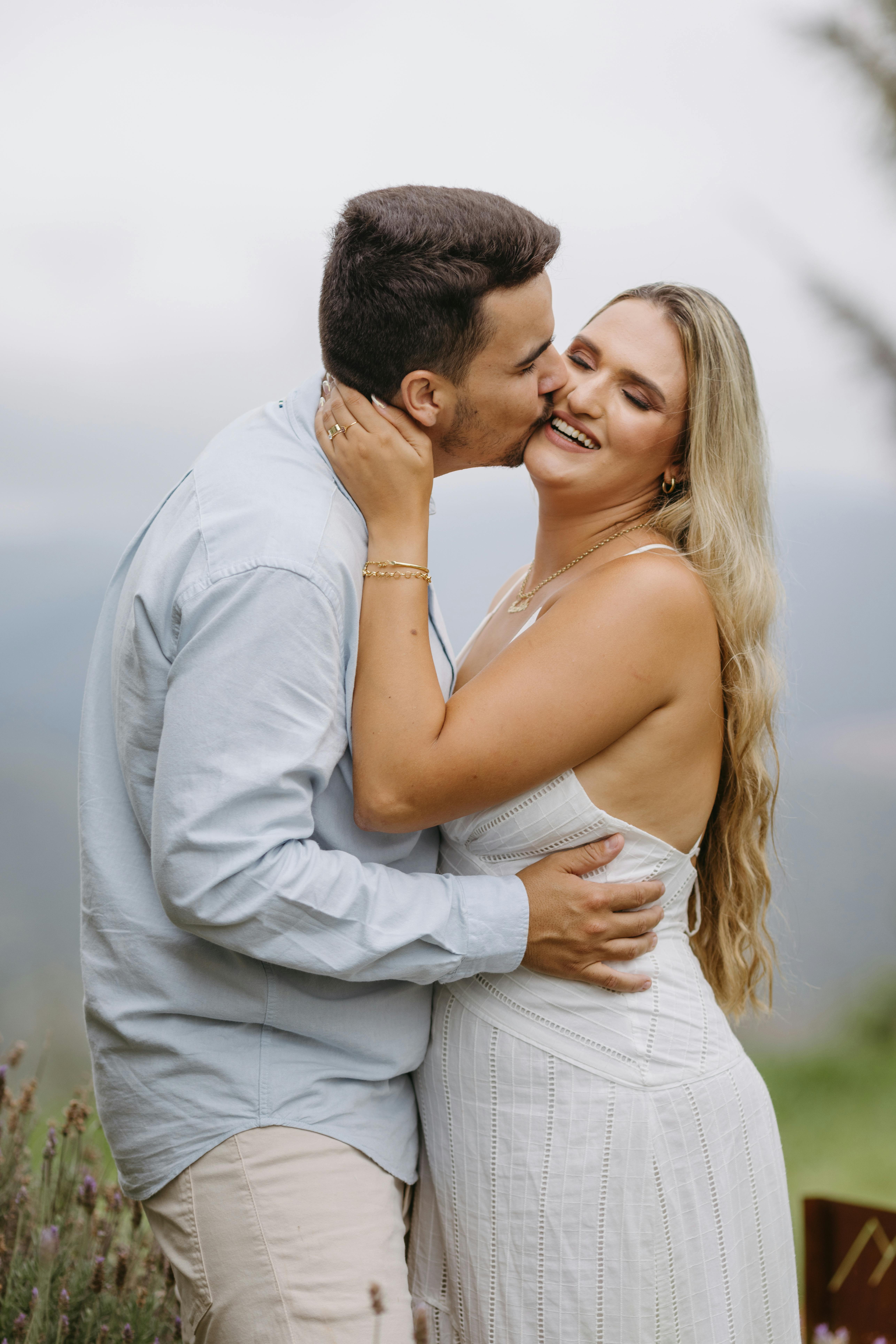A husband kissing his happy wife | Source: Pexels