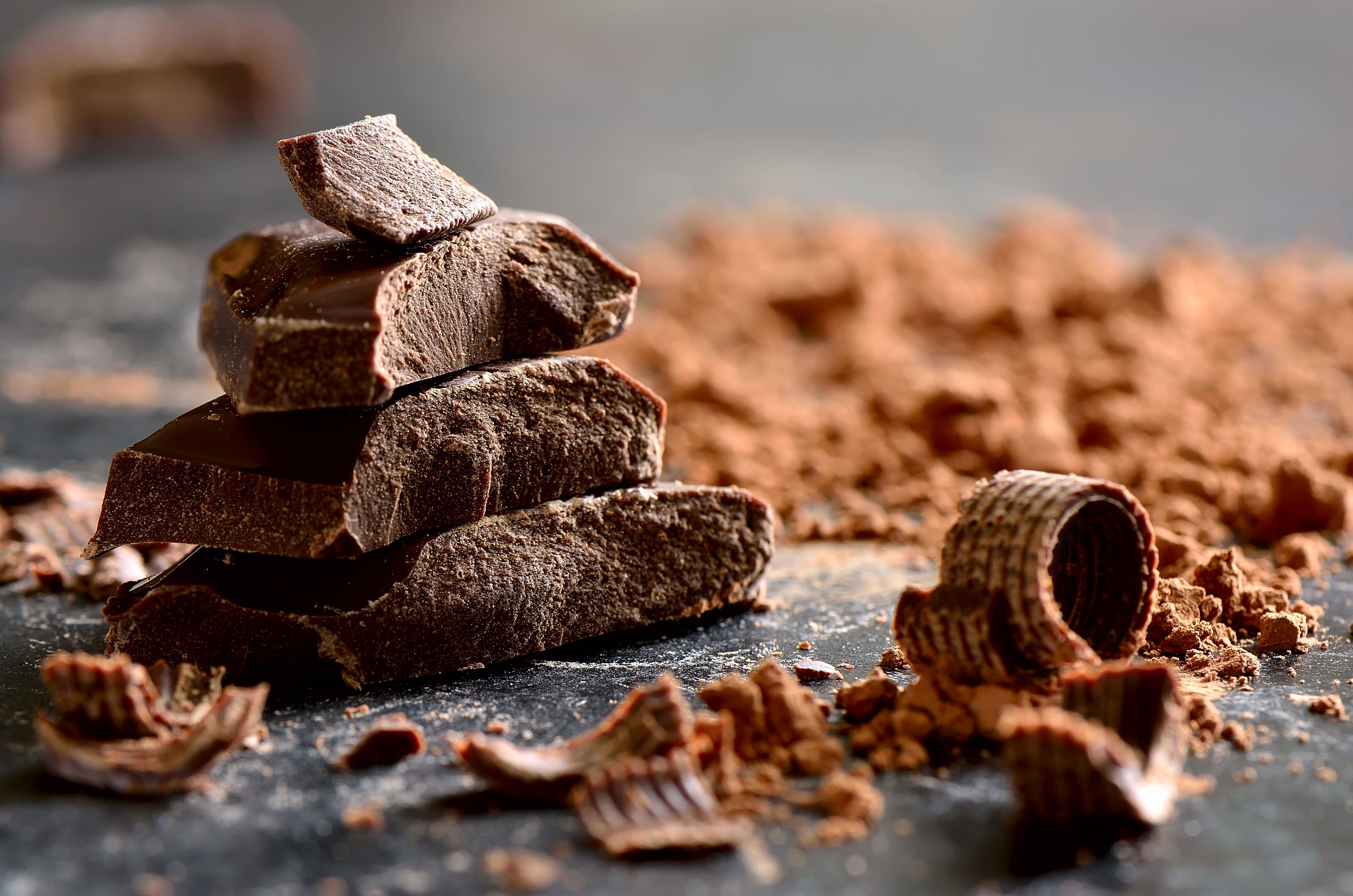 Dark chocolate shavings, chips and powder. | Source: Shutterstock