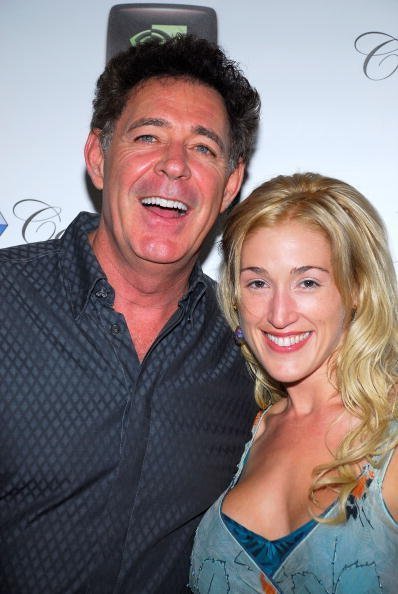 Barry Williams and Elizabeth Kennedy arrive at the 2nd Annual "All In For The Kids" benefit celebrity poker tournament at the Crystal Casino on September 22, 2007, in Los Angeles, California. | Source: Getty Images. 