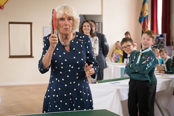  Camilla, Duchess of Cornwall playing table tennis during a visit to Royal Air Force Halton, as part of its centenary year celebrations at RAF Halton in Aylesbury, England.| Photo: Getty Images.