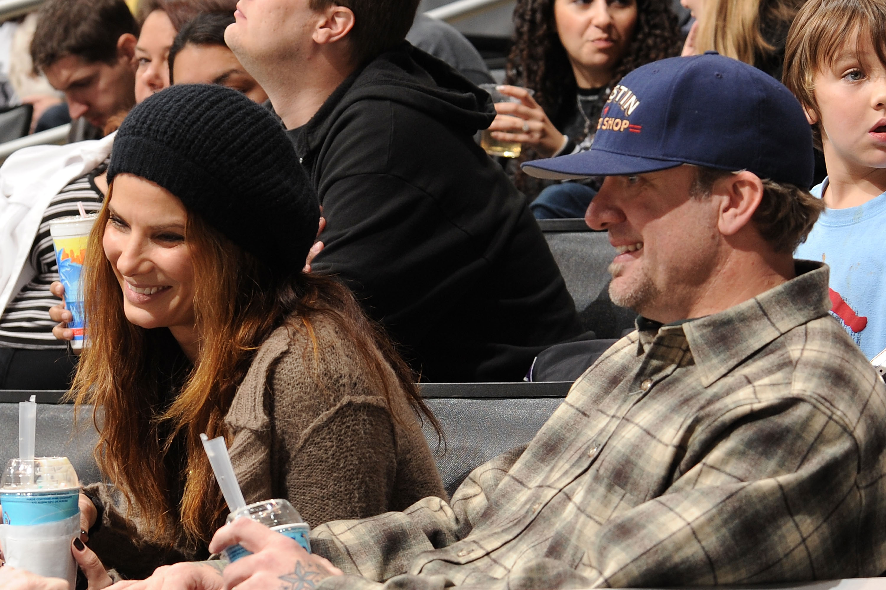Sandra Bullock and Jesse James on November 11, 2008, at Staples Center in Los Angeles, California. | Source: Getty Images