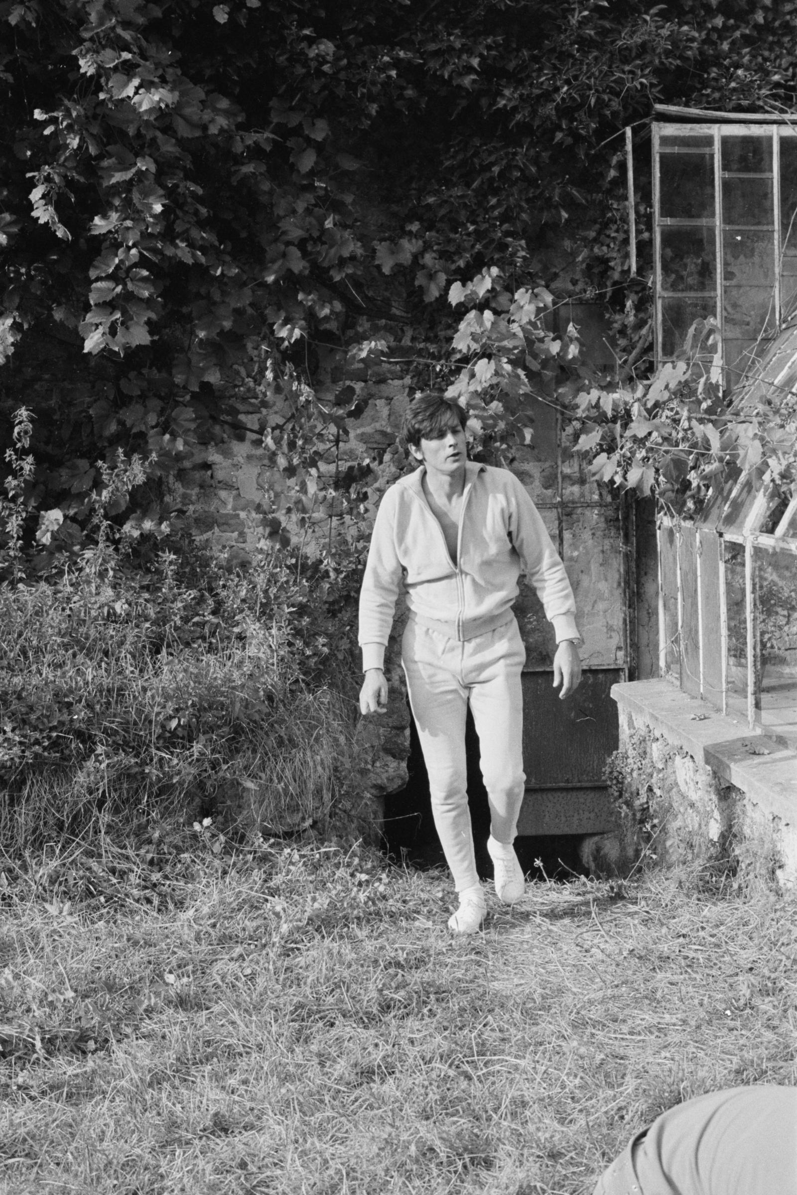 Portrait of Alain Delon at his home in Tancrou, Seine-et-Marne, in France, on August 30, 1967. | Source: Getty Images